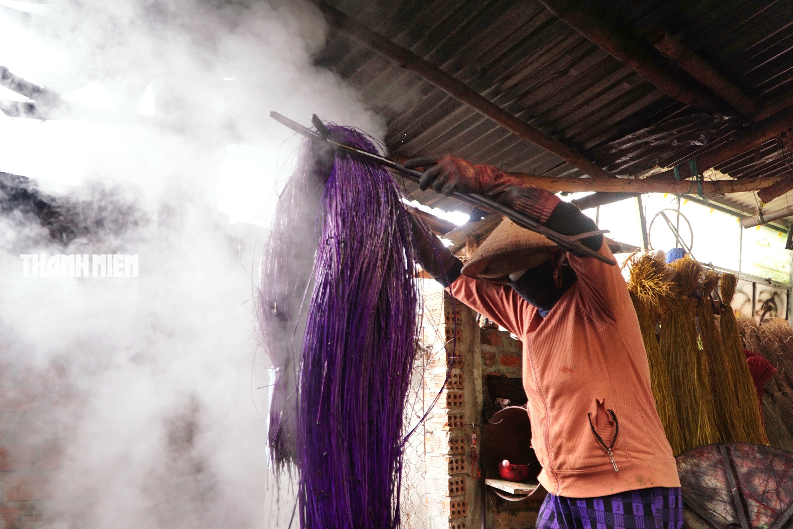 Làng dệt chiếu cói Phú Tân bên đầm Ô Loan giữ gìn nghề truyền thống trăm năm - Ảnh 11. Làng dệt chiếu cói Phú Tân bên đầm Ô Loan giữ gìn nghề truyền thống trăm năm - Ảnh 11.