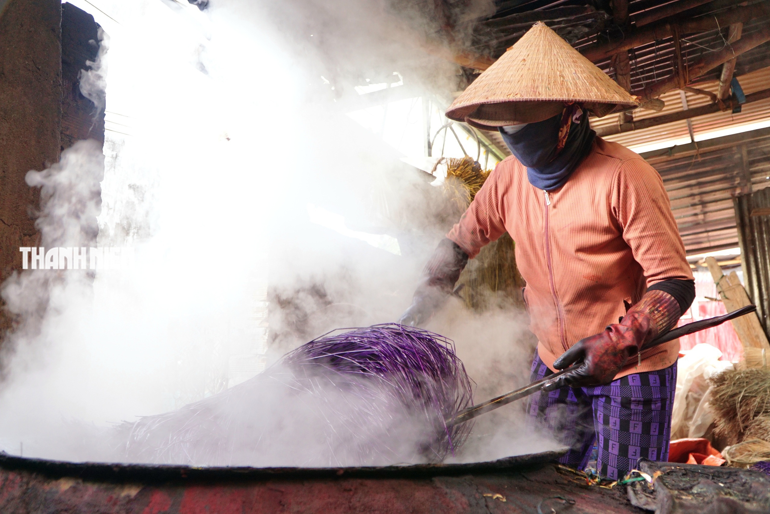 Làng dệt chiếu cói Phú Tân bên đầm Ô Loan giữ gìn nghề truyền thống trăm năm - Ảnh 10. Làng dệt chiếu cói Phú Tân bên đầm Ô Loan giữ gìn nghề truyền thống trăm năm - Ảnh 10.