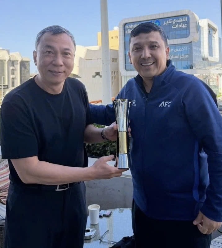 AFC nhờ Chủ tịch VFF Trần Quốc Tuấn mang C&uacute;p 'Vua ph&aacute; lưới' ch&acirc;u &Aacute; về Việt Nam cho Đ&igrave;nh Bắc- Ảnh 1.