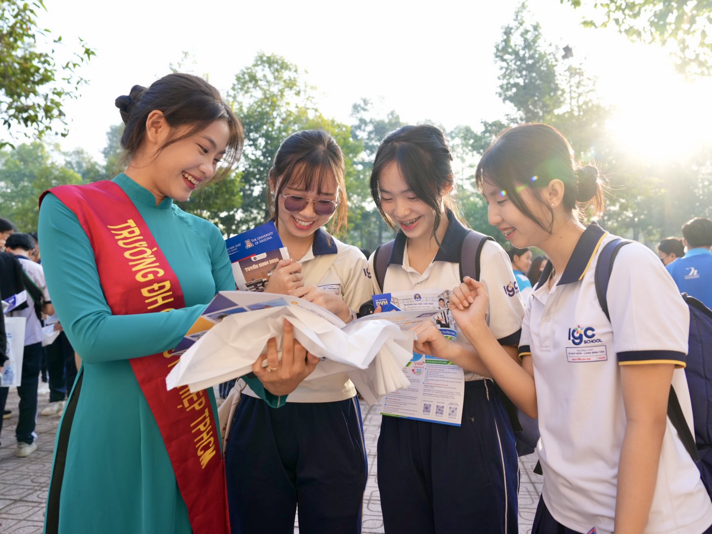 Những khoảnh khắc ấn tượng của học sinh lớp 12  - Ảnh 2.