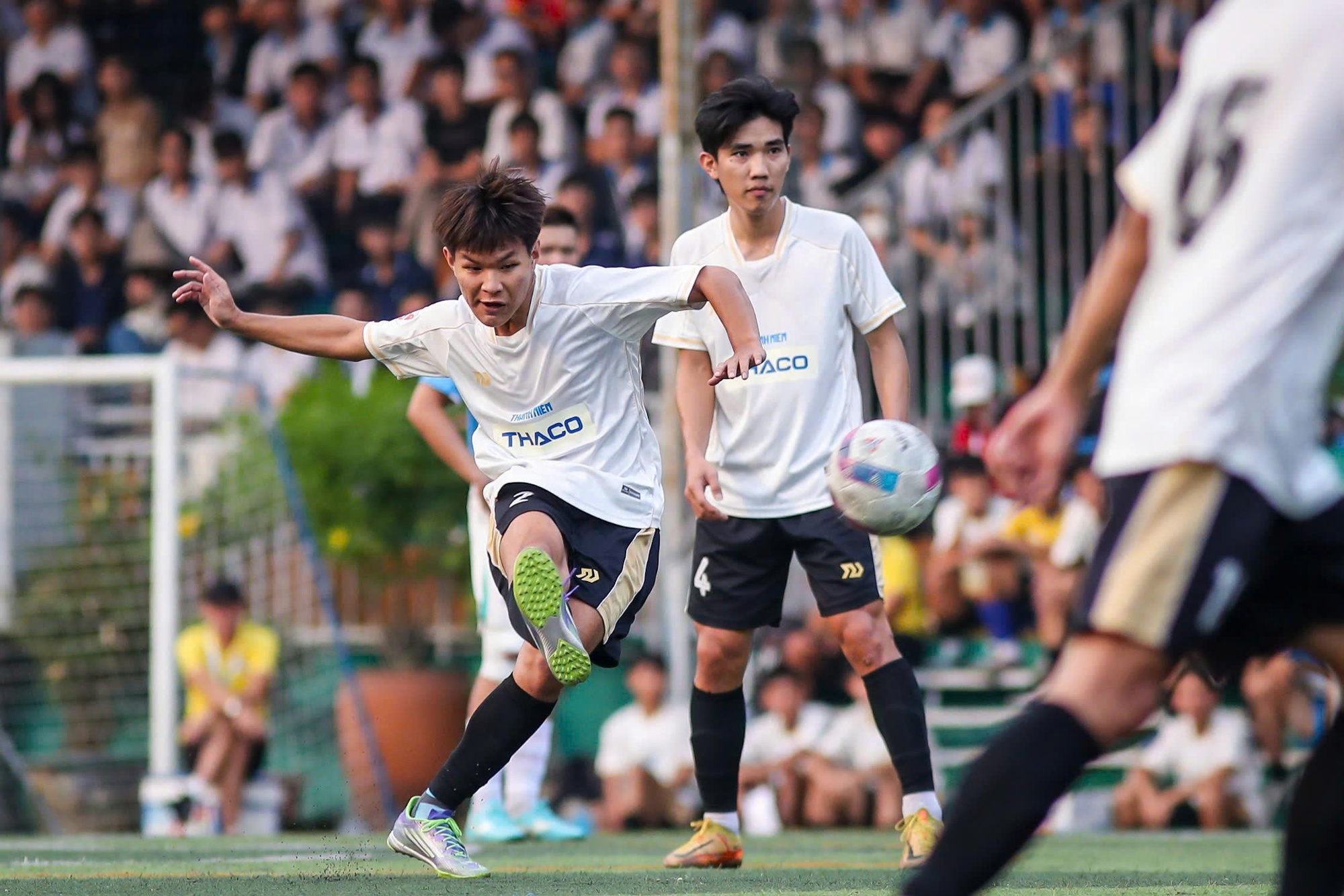 Hậu vệ có khả năng sút phạt thần sầu- Ảnh 1. Hậu vệ có khả năng sút phạt thần sầu- Ảnh 1.