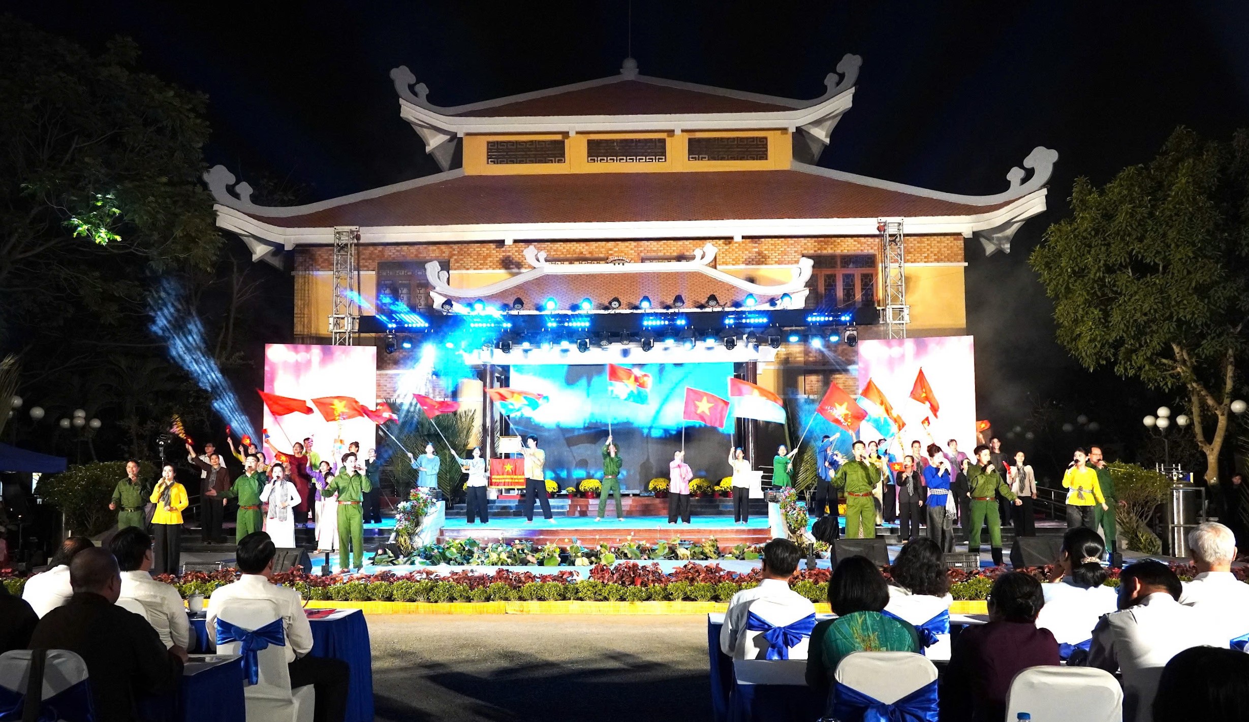 TP.HCM: Hào khí vùng bưng 6 xã sống lại trong đêm nghệ thuật ở Long Trường- Ảnh 2.