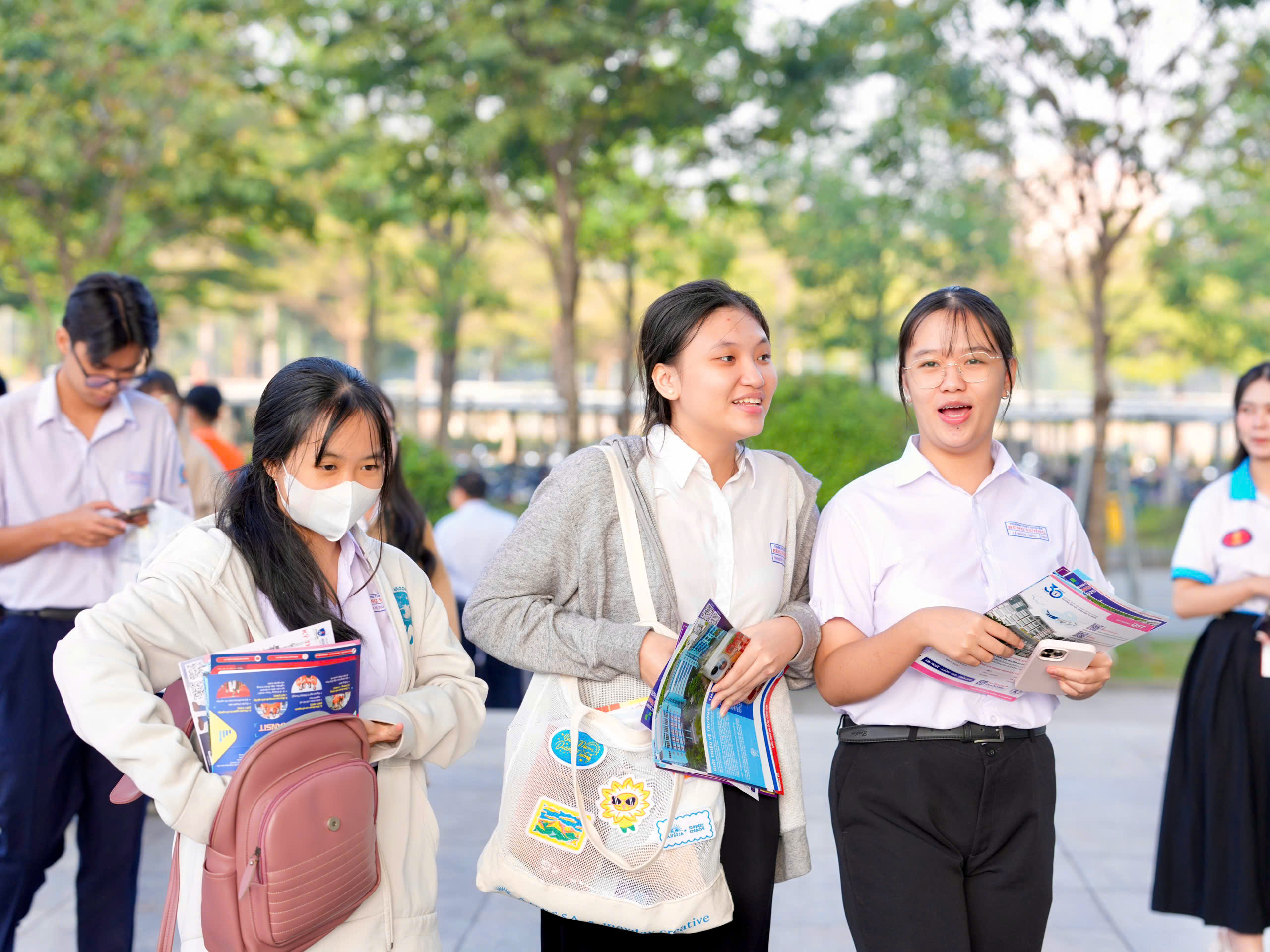 Hơn 15.000 học sinh trong sự kiện chọn trường, chọn ng&agrave;nh 28 năm tuổi - Ảnh 6.