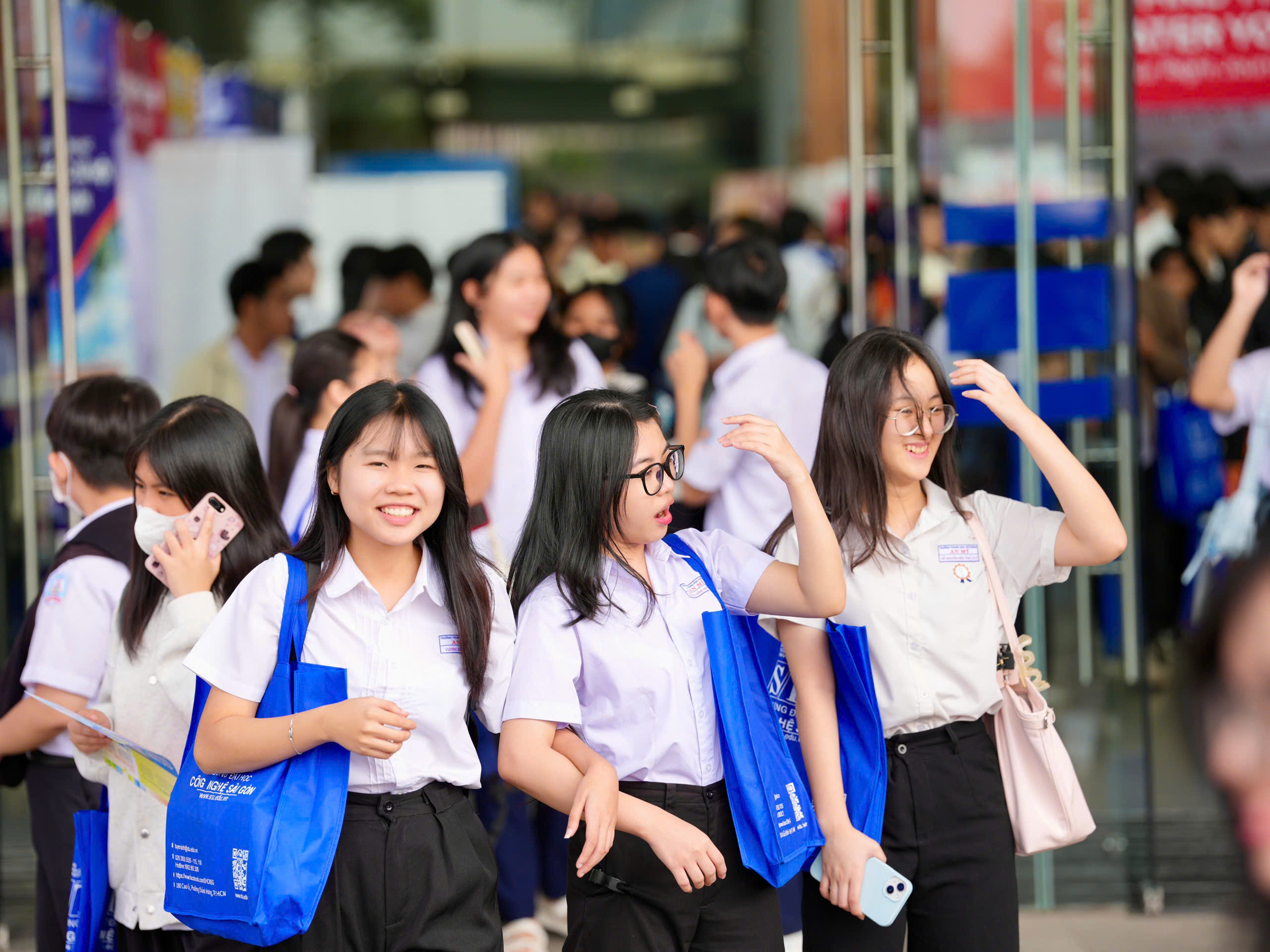 Hơn 15.000 học sinh trong sự kiện chọn trường, chọn ng&agrave;nh 28 năm tuổi - Ảnh 9.