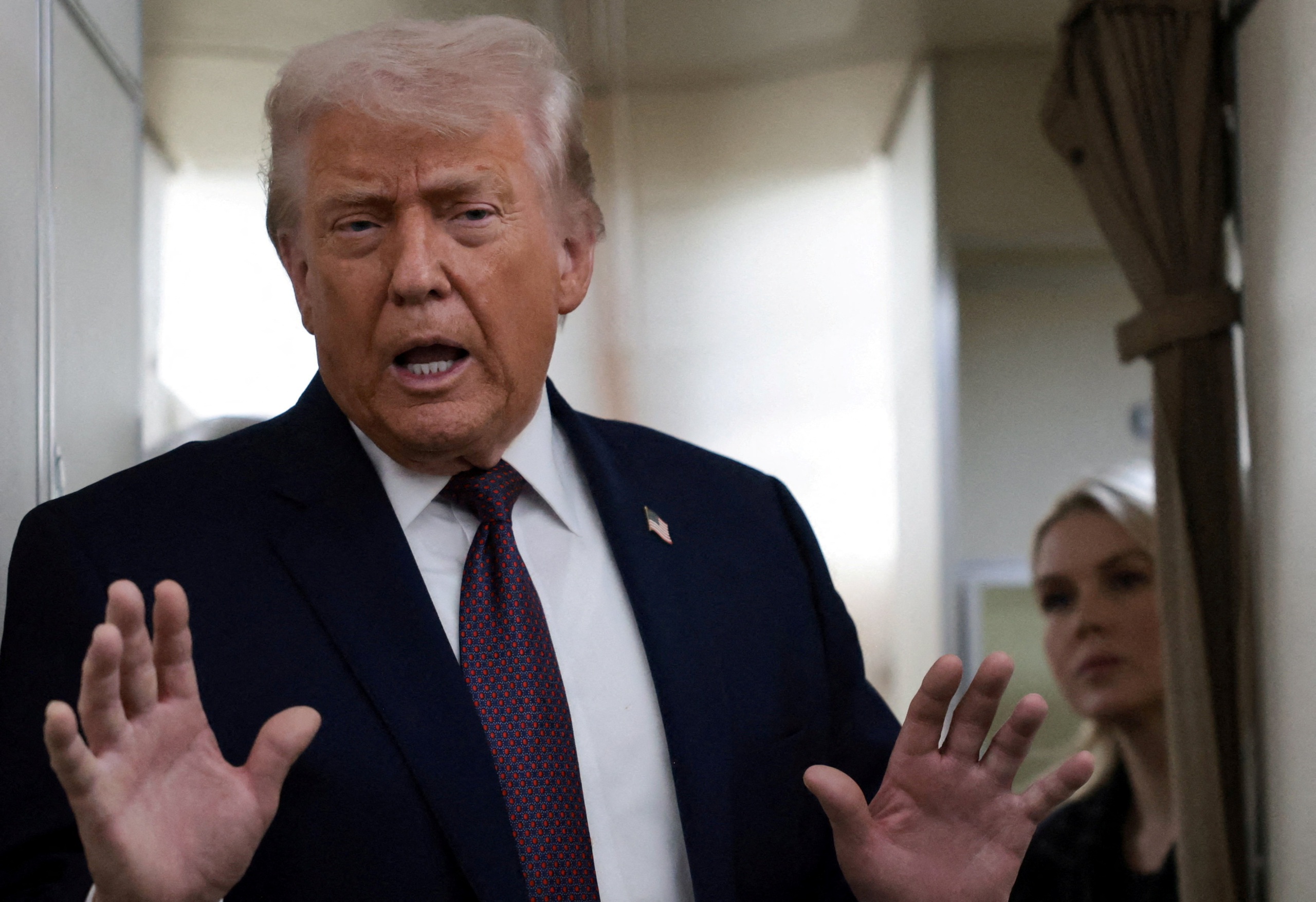 Ông Trump bất ngờ tăng thuế 25 % đối với hàng nhập khẩu từ Hàn Quốc - Ảnh 2.