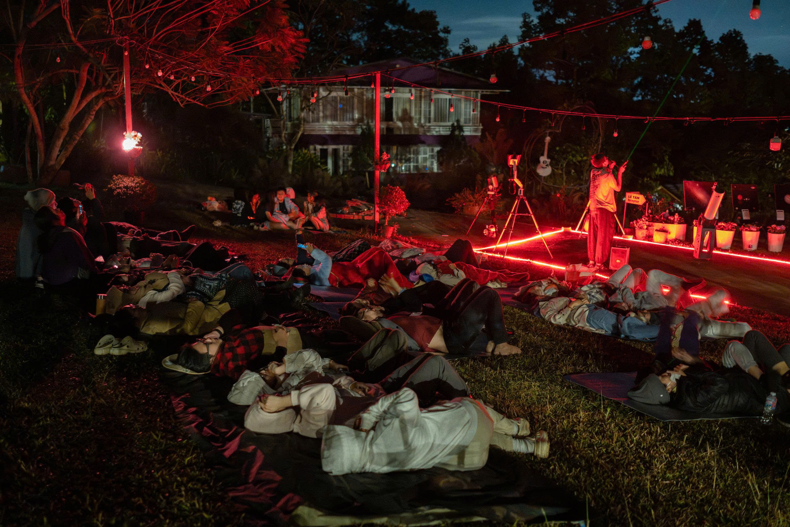 'Vườn thú lớn nhất bầu trời': Trước tết, nhiều người TP.HCM vượt hàng trăm km để ngắm - Ảnh 10.