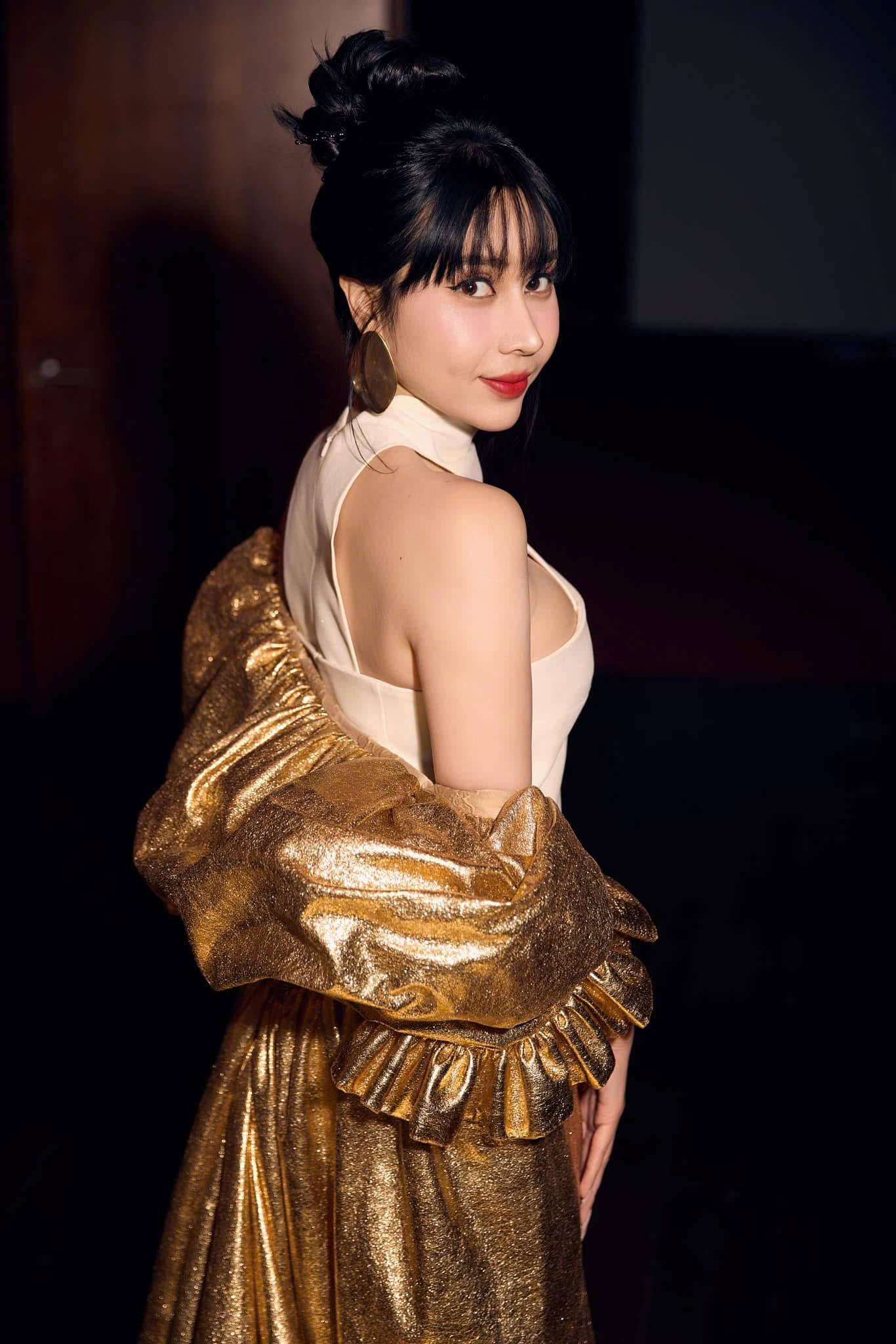  Sắc v&oacute;c tuổi 42 của ca sĩ Lưu Hương Giang - Ảnh 1.