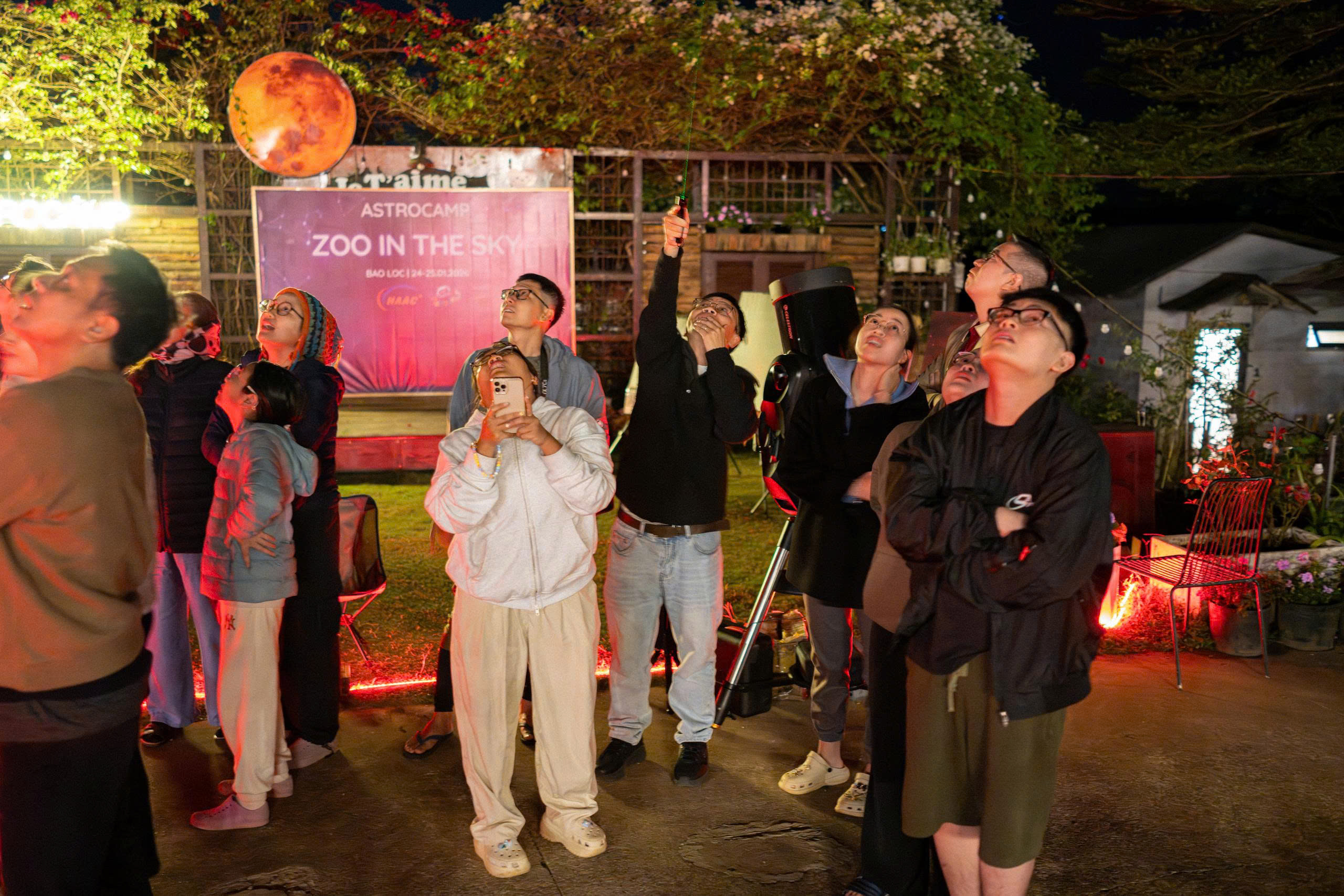 'Vườn thú lớn nhất bầu trời': Trước tết, nhiều người TP.HCM vượt hàng trăm km để ngắm - Ảnh 5.