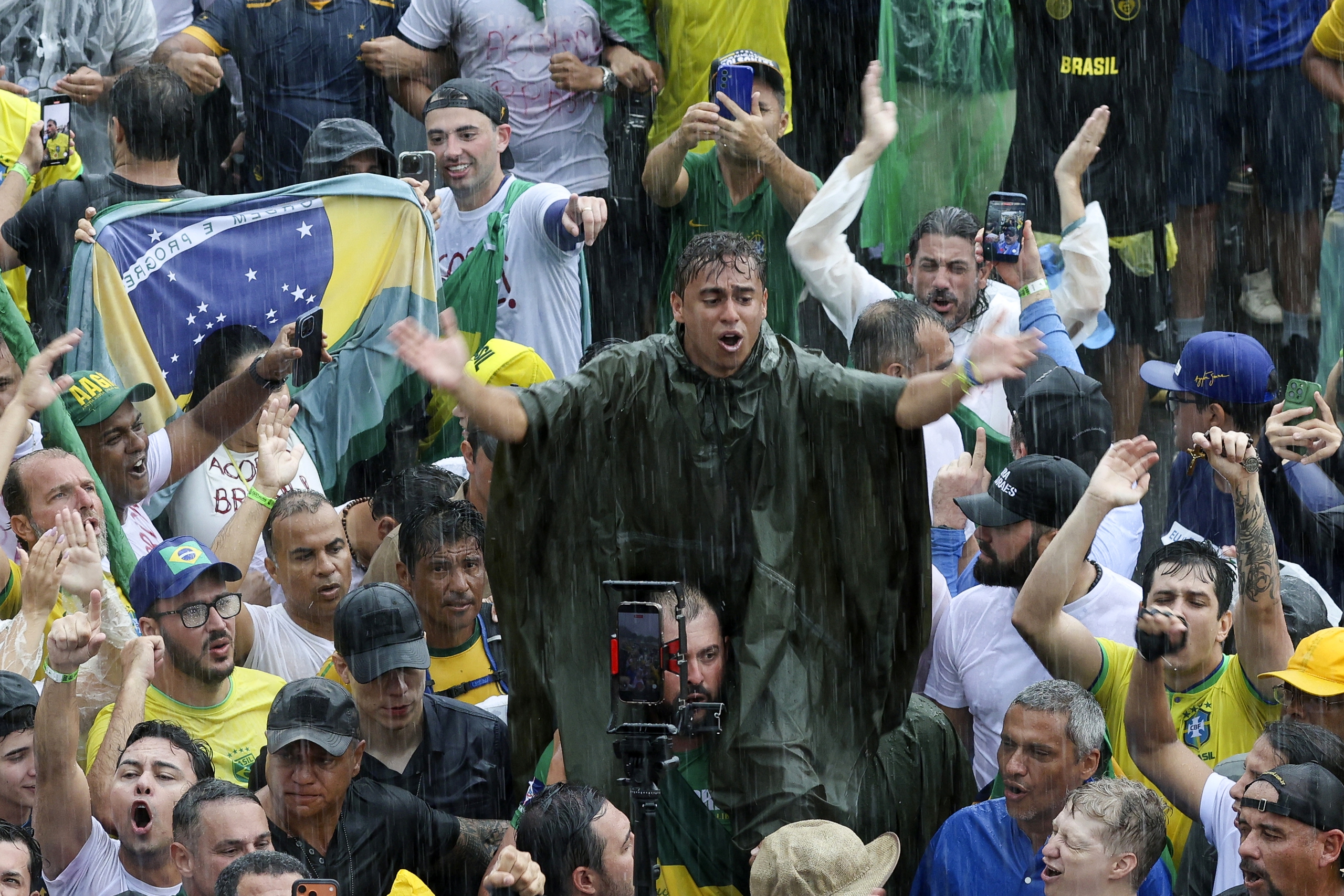 Sét đánh bị thương 89 người trong cuộc tuần hành ủng hộ cựu Tổng thống Brazil - Ảnh 2.