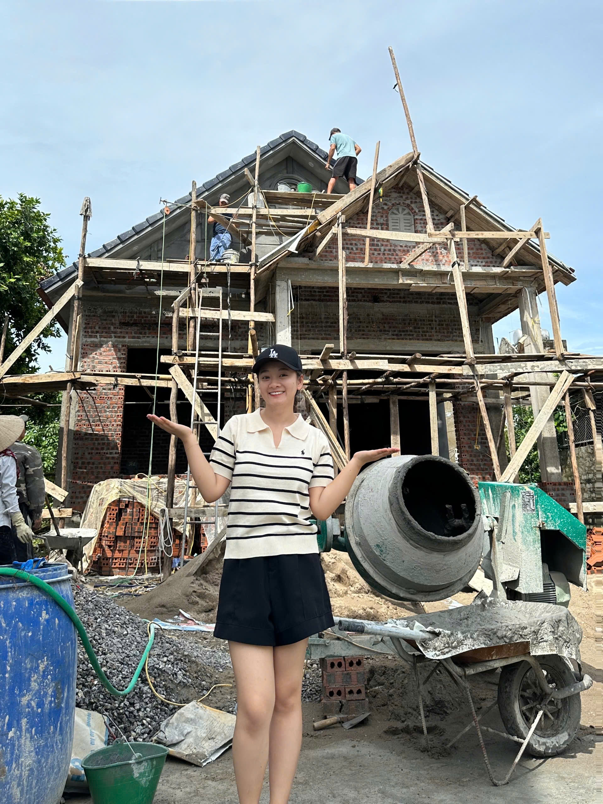 Cô gái trẻ xây nhà tặng bố mẹ để tri ân công lao nuôi dưỡng - Ảnh 4.