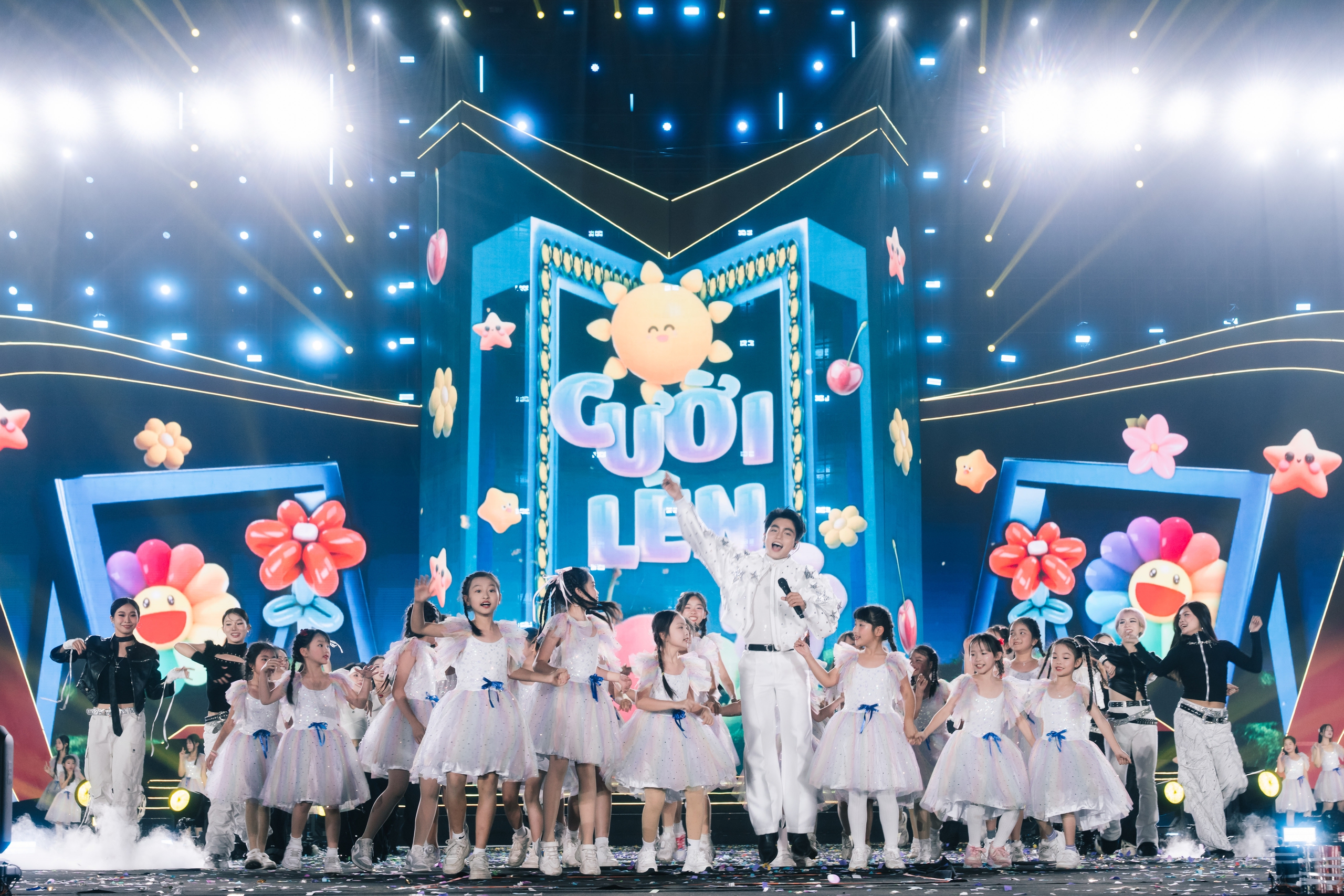 Mỹ Tâm và MONO khuấy đảo concert tại Quảng Ninh- Ảnh 2.