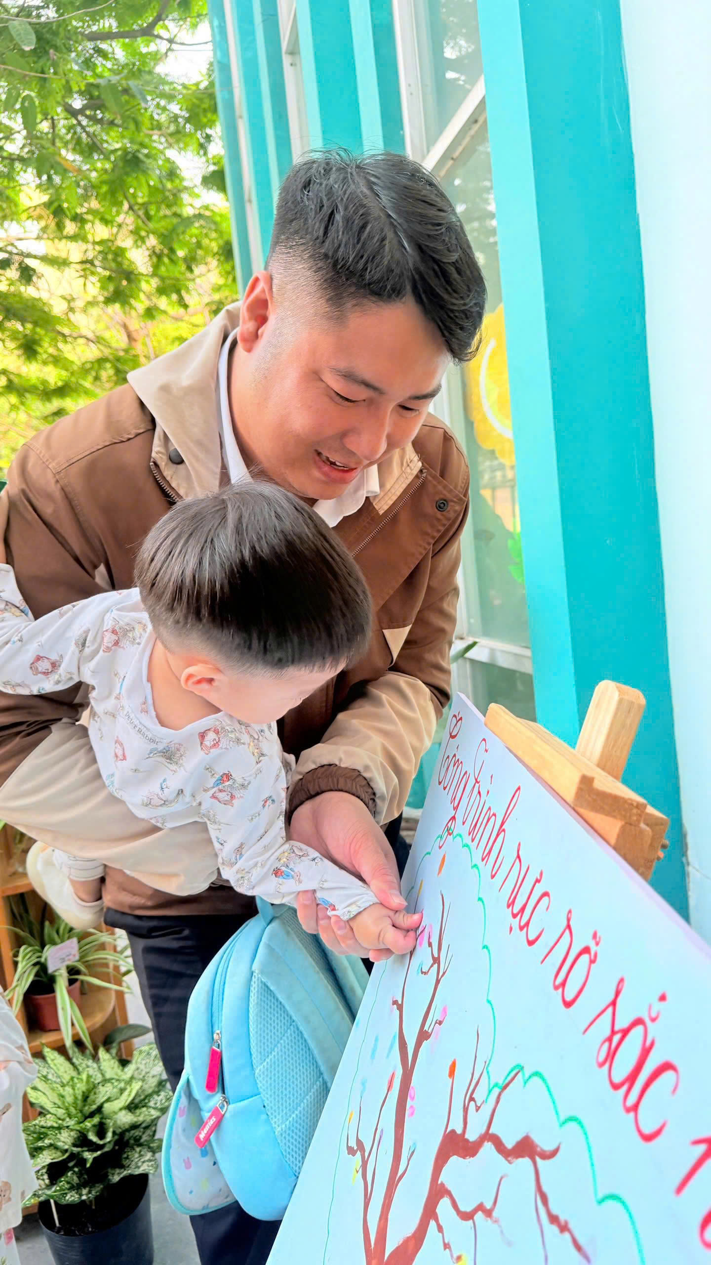 Rực rỡ sắc hoa đón tết ở những trường học hàng ngàn mét vuông - Ảnh 7.