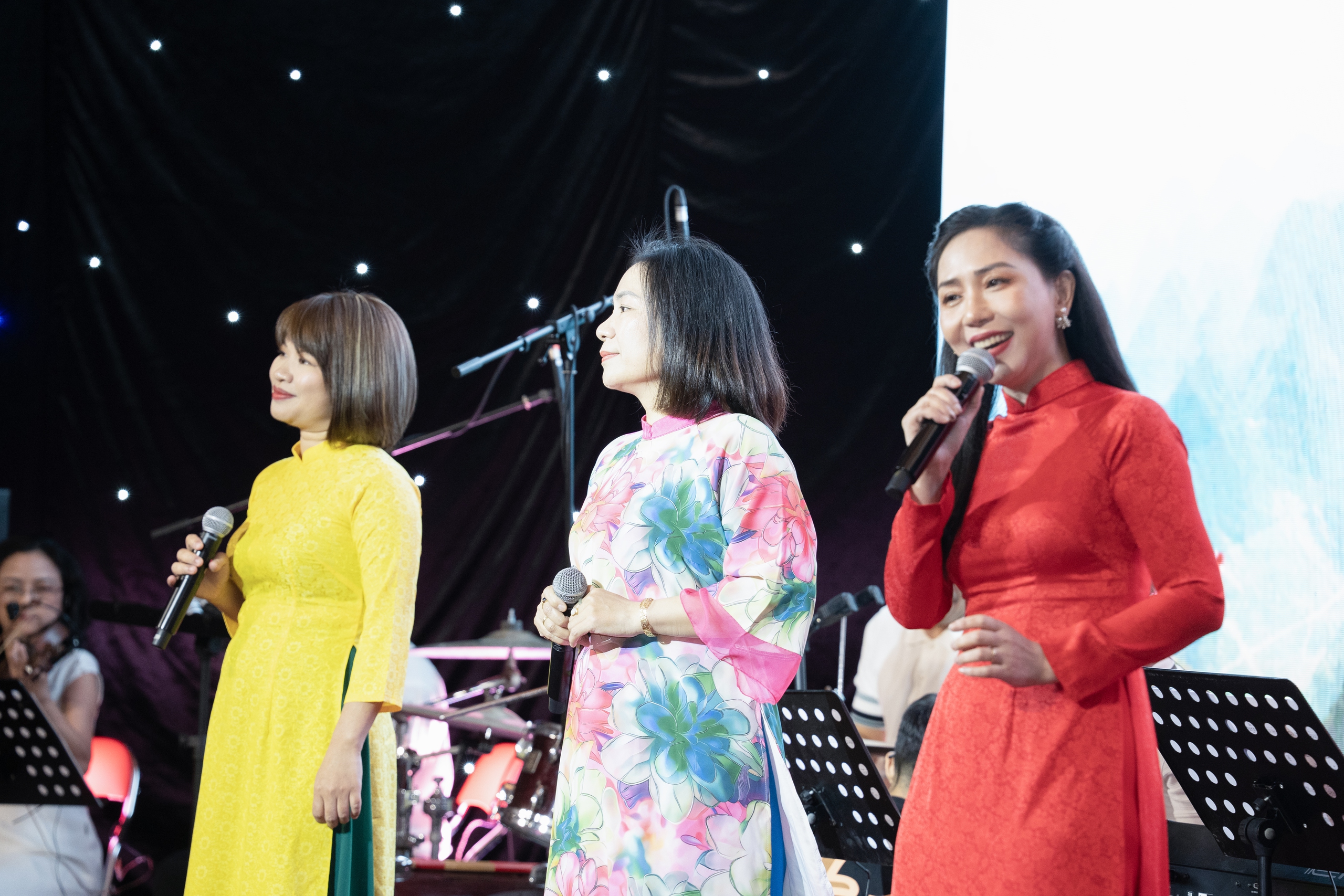 Bác sĩ làm ca sĩ, hát quyên góp gần 675 triệu đồng cho bệnh nhân dịp tết- Ảnh 6.