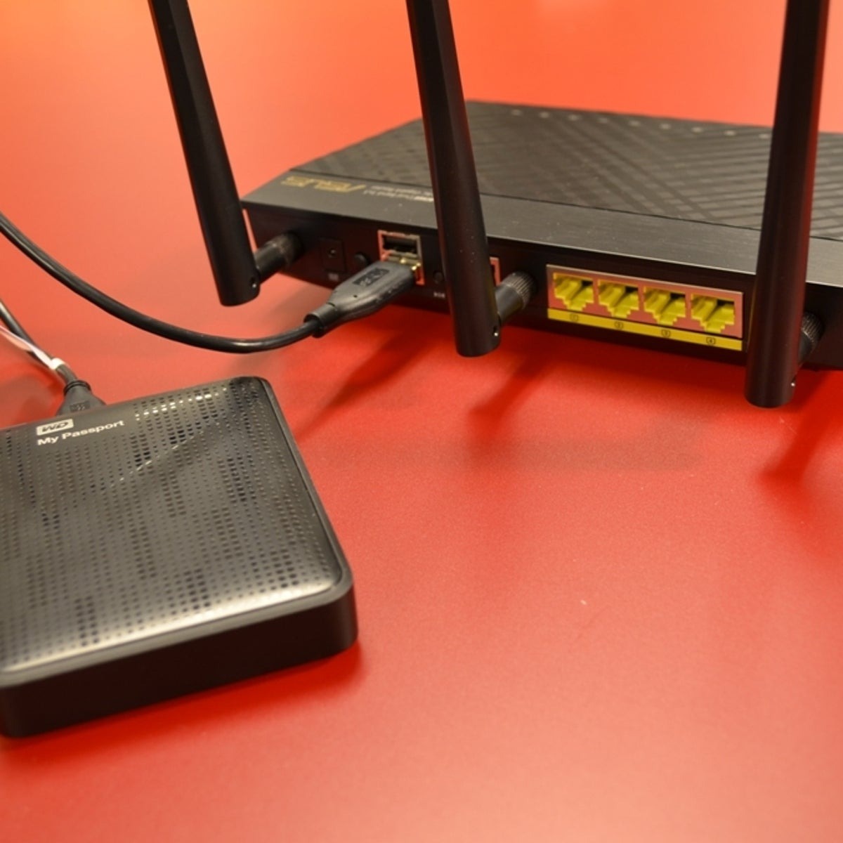 Tuyệt đối không làm điều này với router nếu không muốn mạng Wi-Fi bị 'bóp nghẹt' - Ảnh 2.