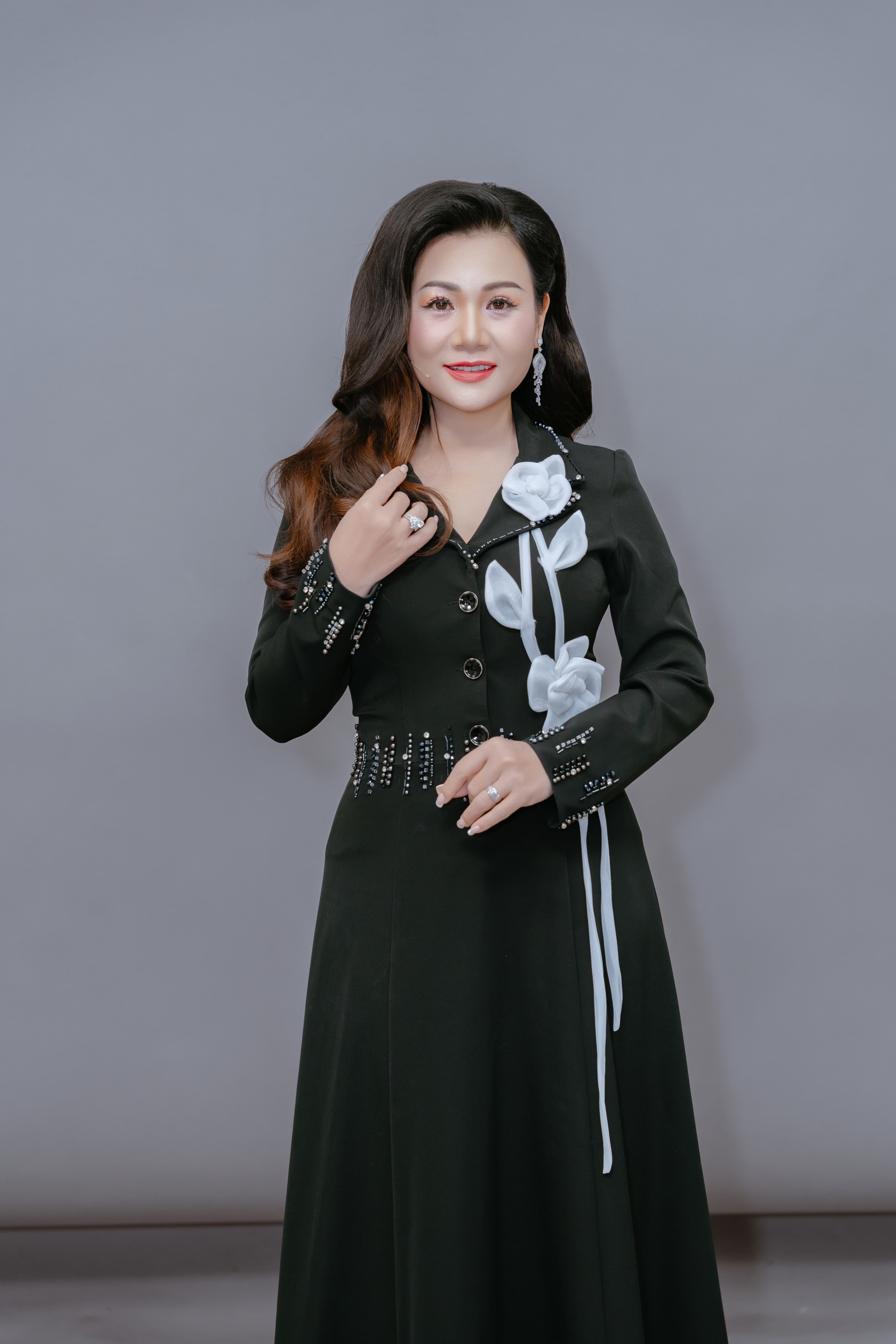 Dương Hồng Loan tiết lộ cuộc sống ở tuổi 46 - Ảnh 3.