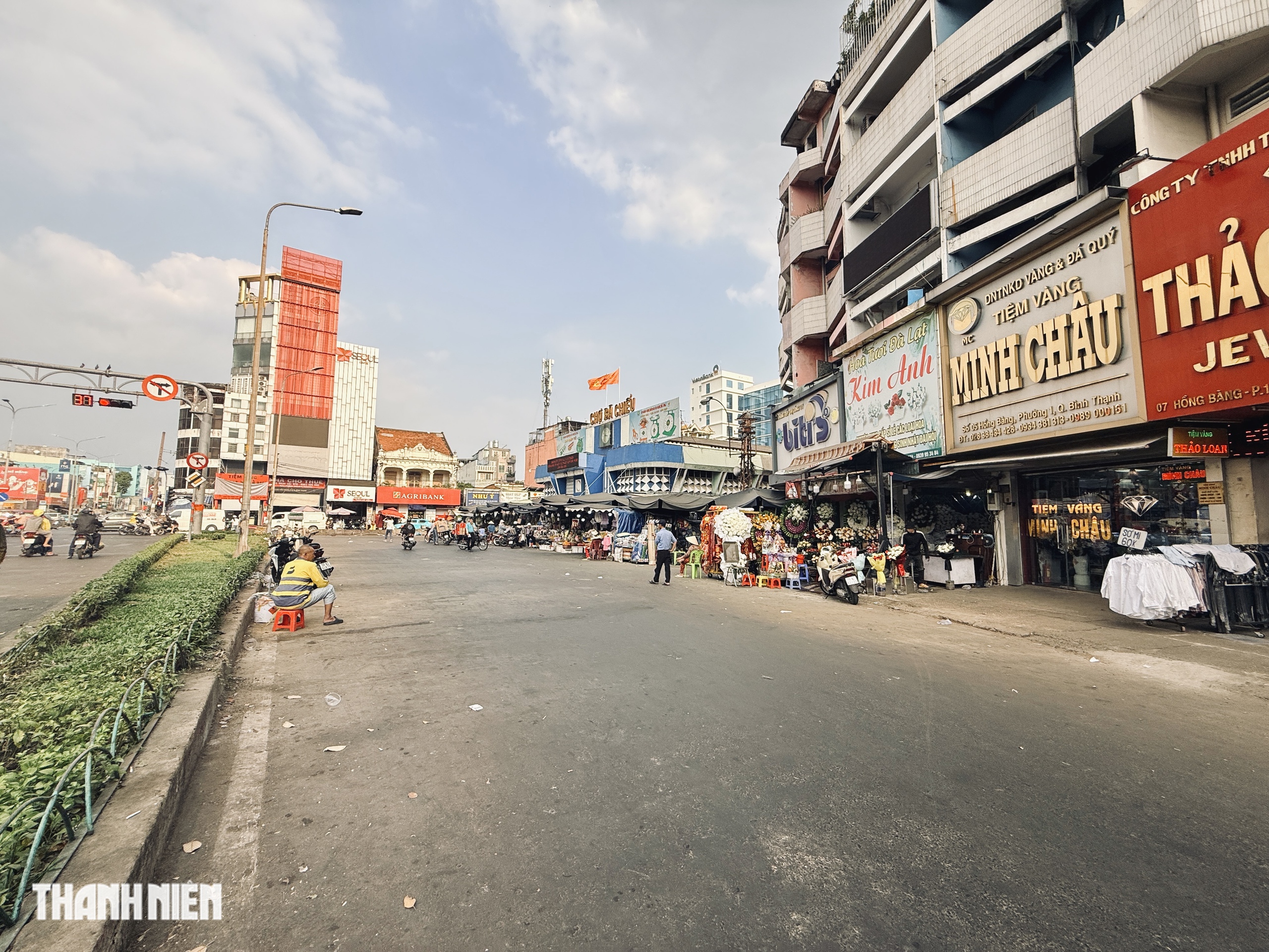 TP.HCM xử l&yacute; lấn chiếm vỉa h&egrave;: Chợ B&agrave; Chiểu 'lột x&aacute;c', người d&acirc;n ngạc nhi&ecirc;n - Ảnh 1.
