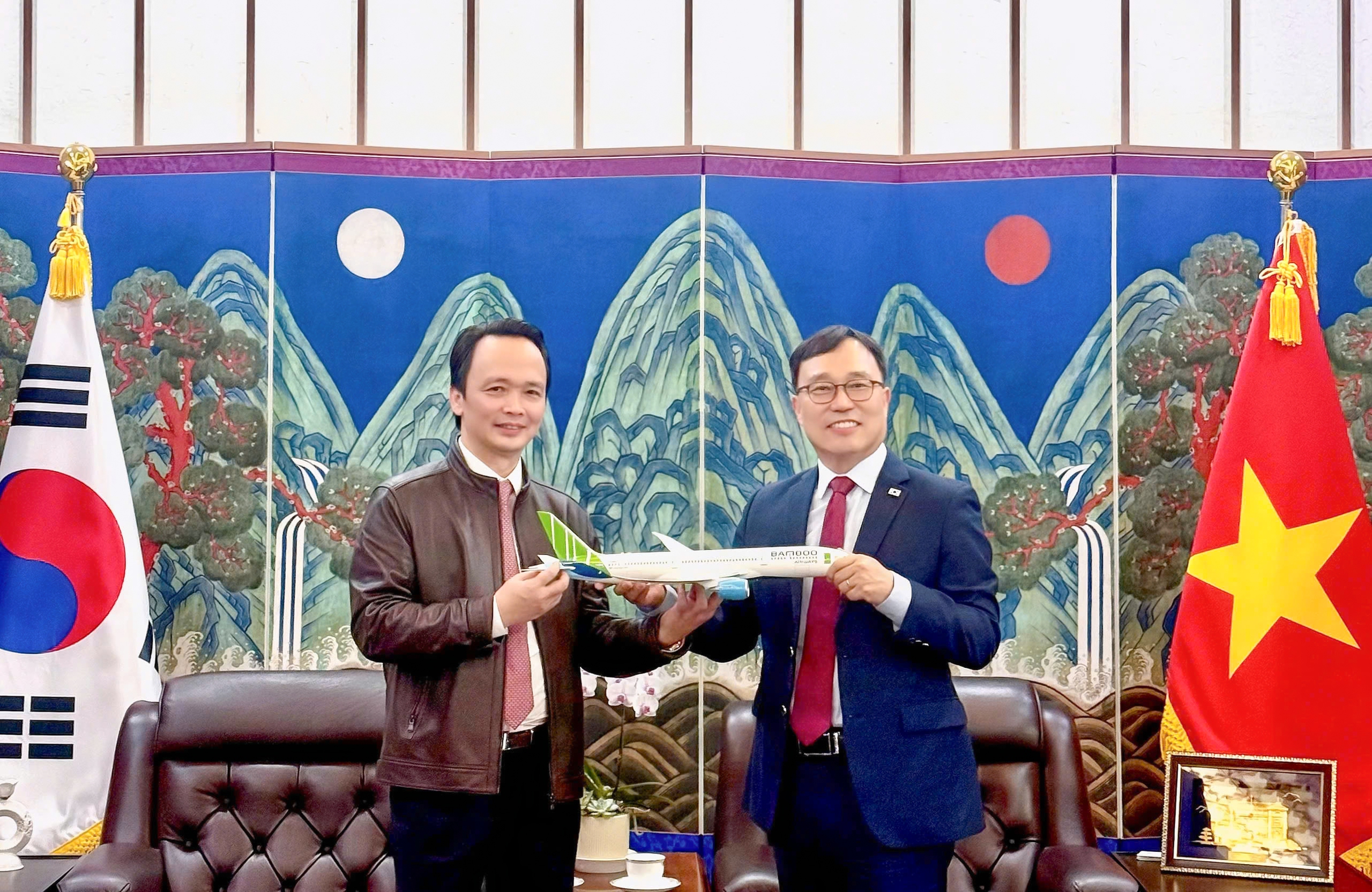 Ông Trịnh Văn Quyết 'tái xuất', gặp gỡ Đại sứ Hàn Quốc - Ảnh 1.