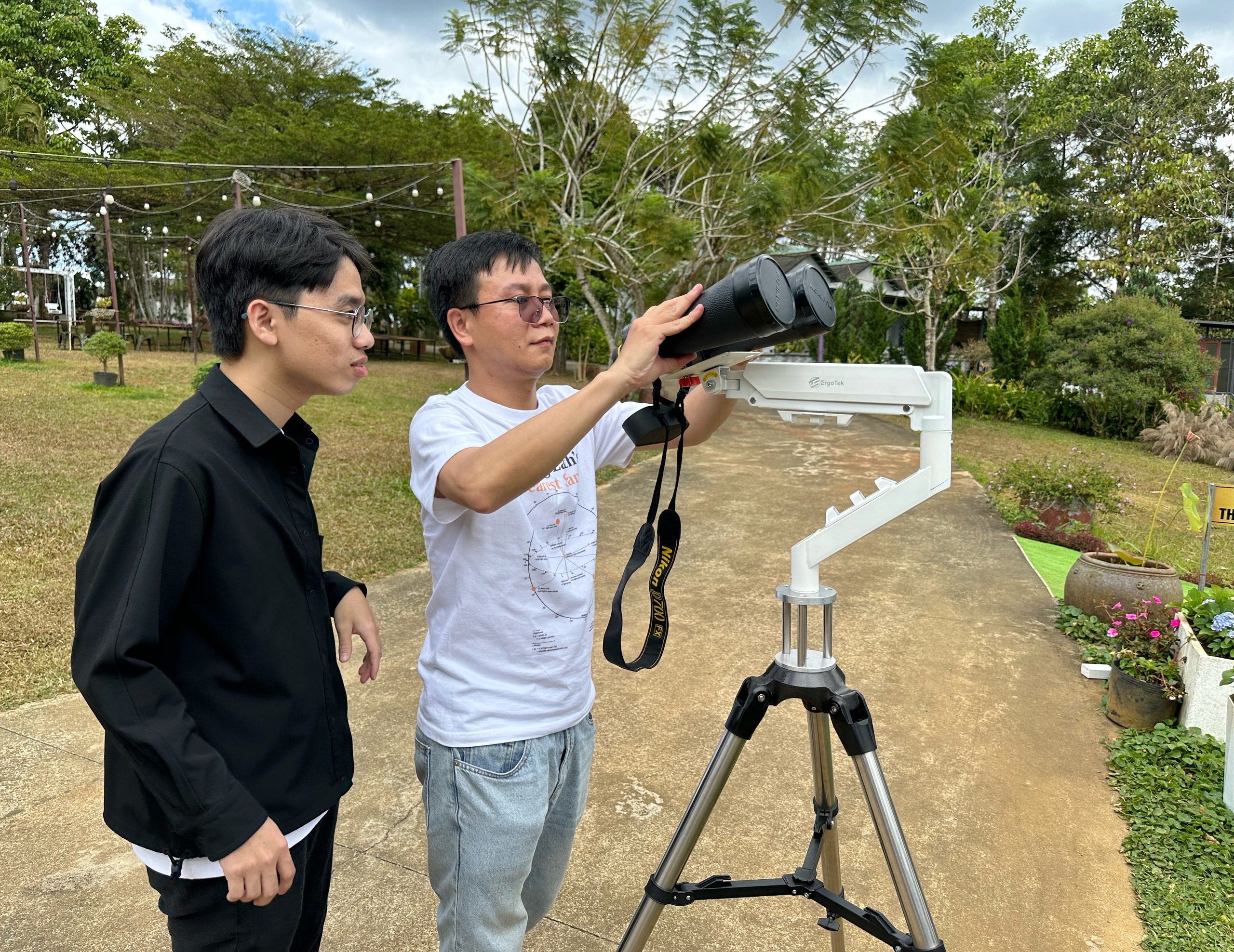 'Vườn thú lớn nhất bầu trời': Trước tết, nhiều người TP.HCM vượt hàng trăm km để ngắm - Ảnh 4.