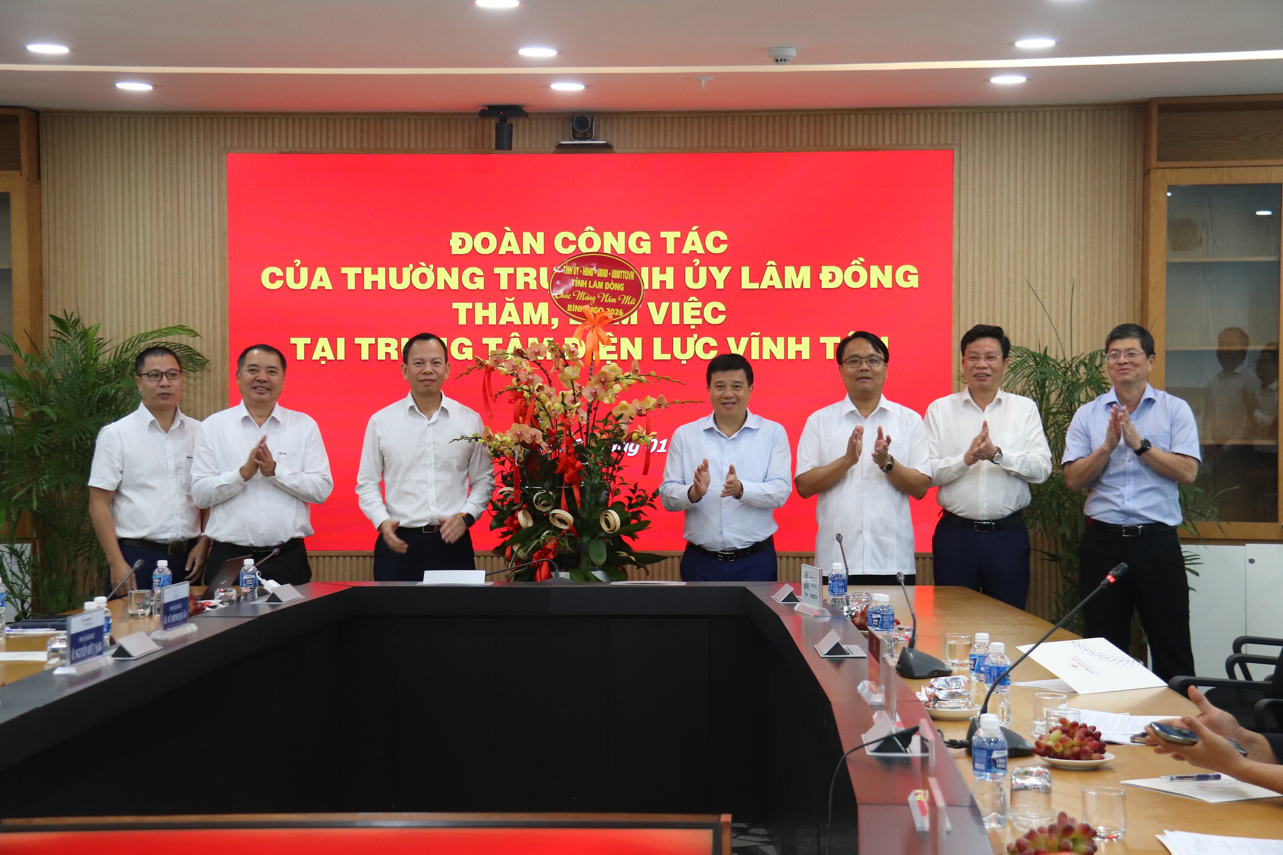 Bí thư tỉnh ủy Lâm Đồng thăm và chúc tết tại Trung tâm điện lực Vĩnh Tân - Ảnh 4.