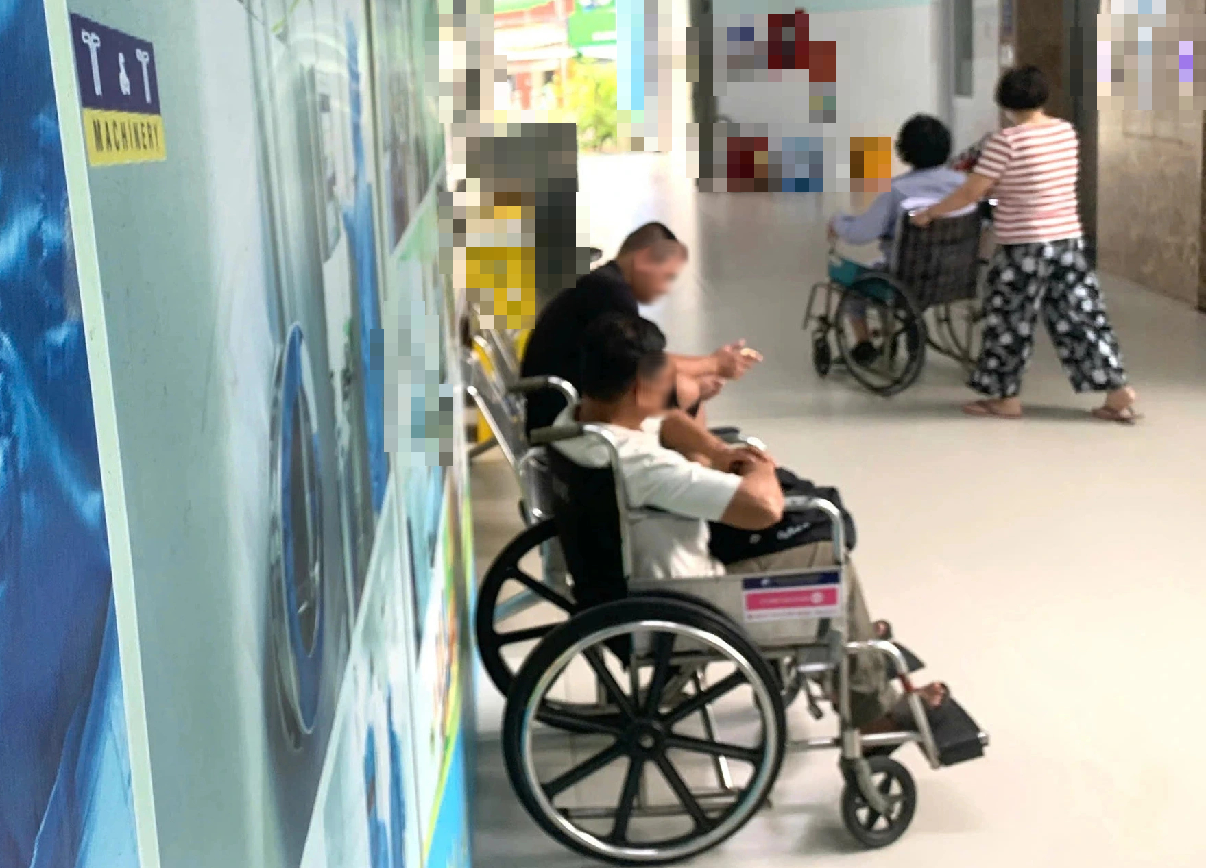 'Góc khuất' trong phòng bệnh- Ảnh 1.