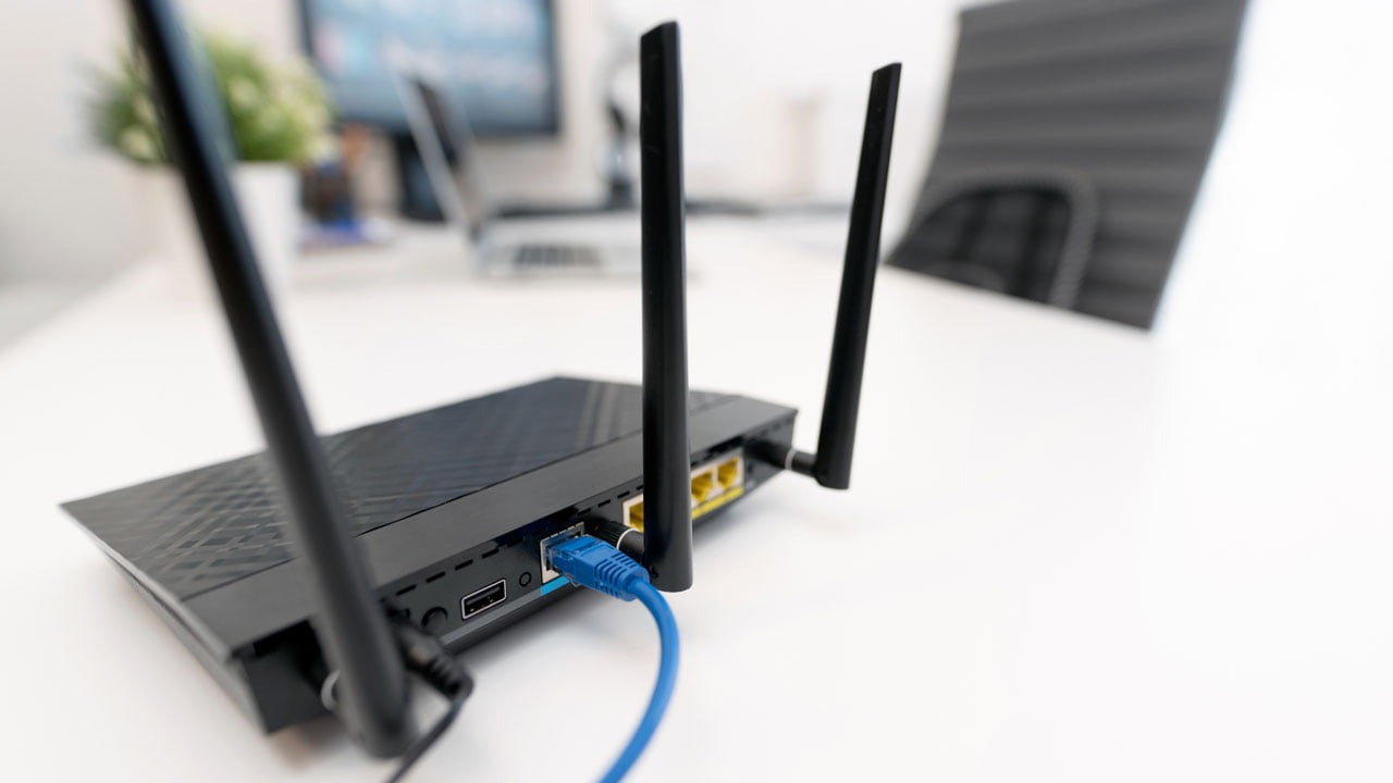 Tuyệt đối không làm điều này với router nếu không muốn mạng Wi-Fi bị 'bóp nghẹt' - Ảnh 1.
