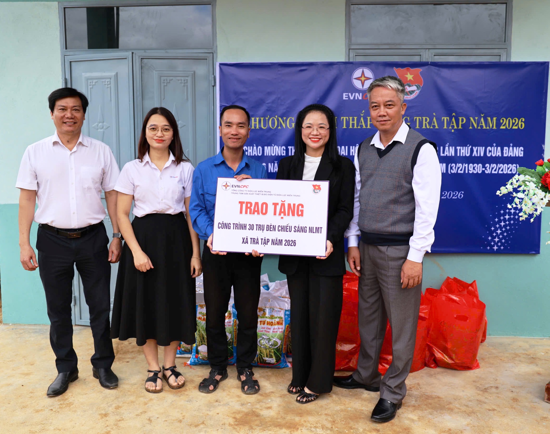 Khánh thành công trình ‘Thắp sáng Trà Tập’, lan tỏa ánh sáng sạch đến vùng cao- Ảnh 3. Khánh thành công trình ‘Thắp sáng Trà Tập’, lan tỏa ánh sáng sạch đến vùng cao- Ảnh 3.