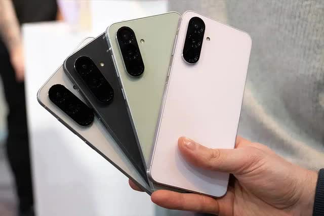 Samsung chuẩn bị b&agrave;i mới cho ph&acirc;n kh&uacute;c tầm trung mang t&ecirc;n Galaxy A57 - Ảnh 4.