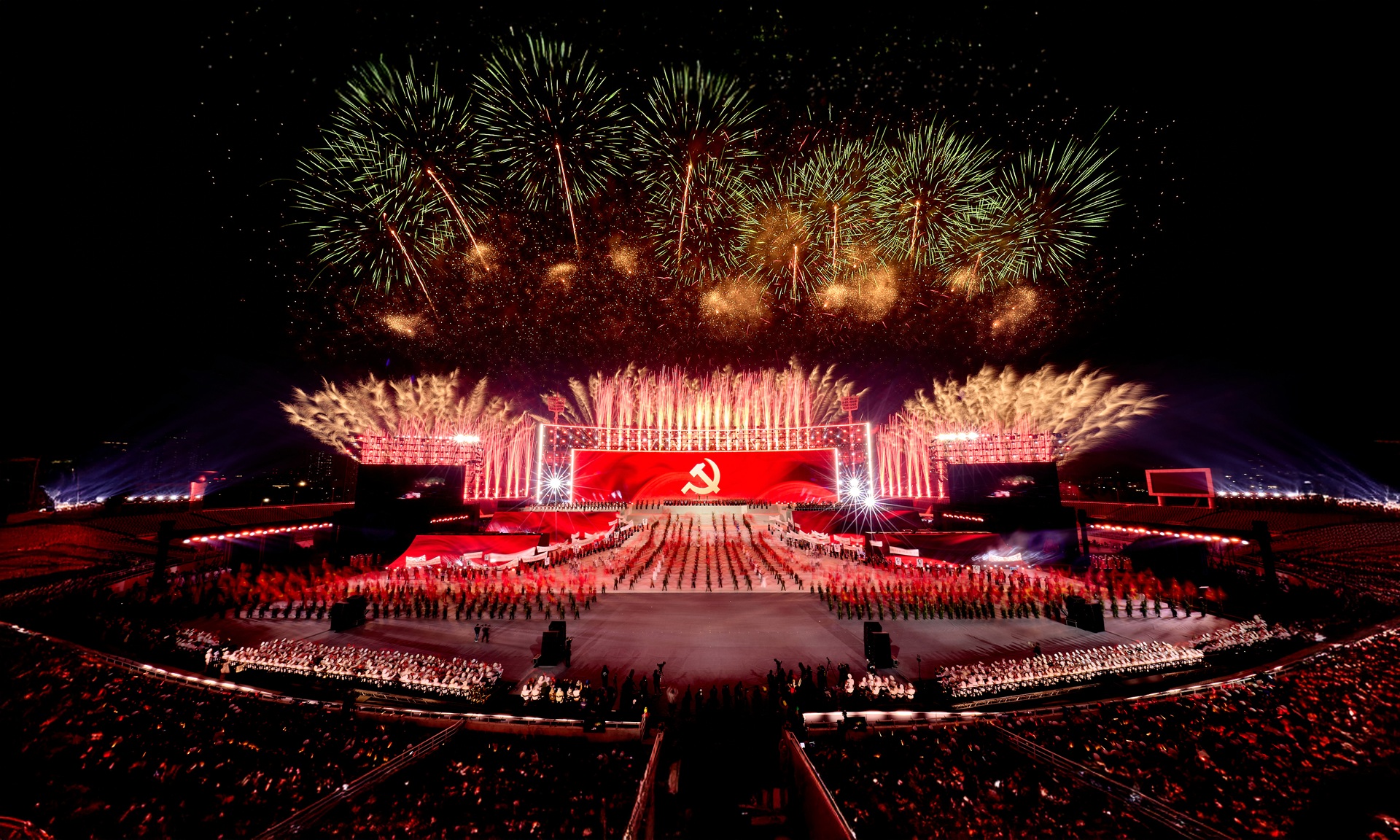 Những dấu ấn khẳng định vị thế 'ông lớn pháo hoa' Sun Group - Ảnh 1.