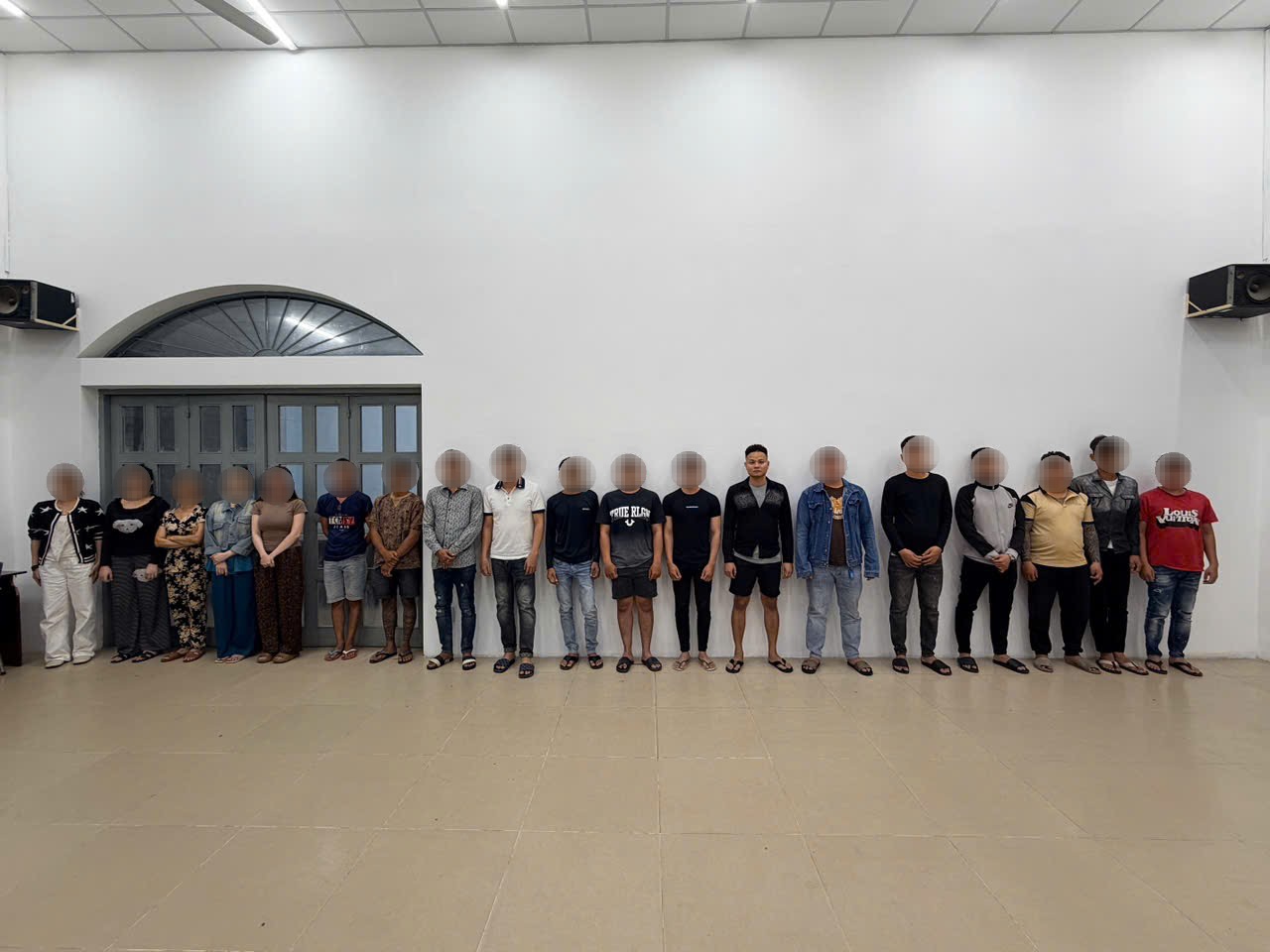 Đánh người dã man ở Hóc Môn, TP.HCM: Đưa hơn 20 người về làm rõ- Ảnh 1. Đánh người dã man ở Hóc Môn, TP.HCM: Đưa hơn 20 người về làm rõ- Ảnh 1.