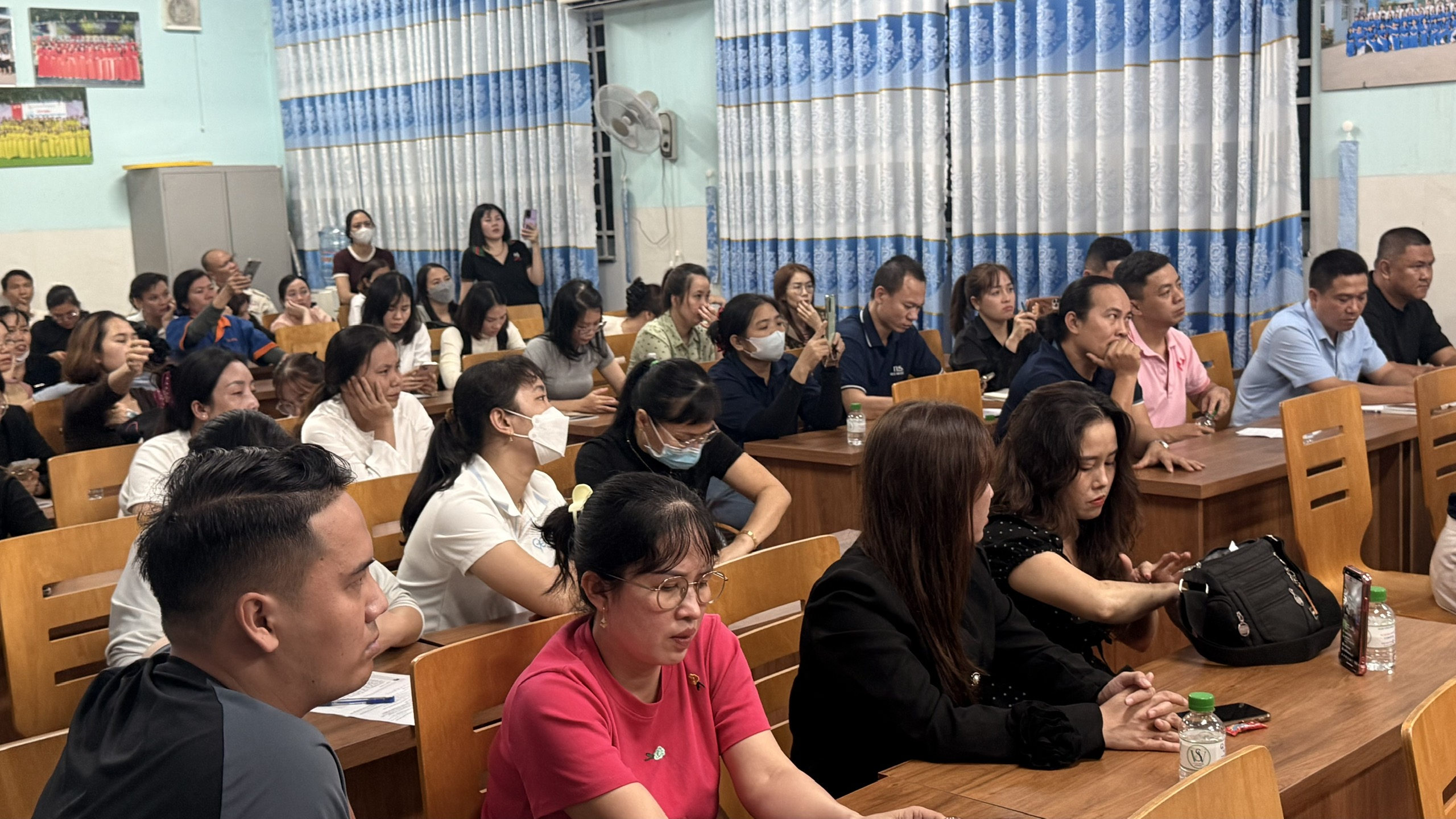 Vụ sườn heo kém chất lượng vào bếp ăn, phụ huynh yêu cầu làm rõ - Ảnh 1.