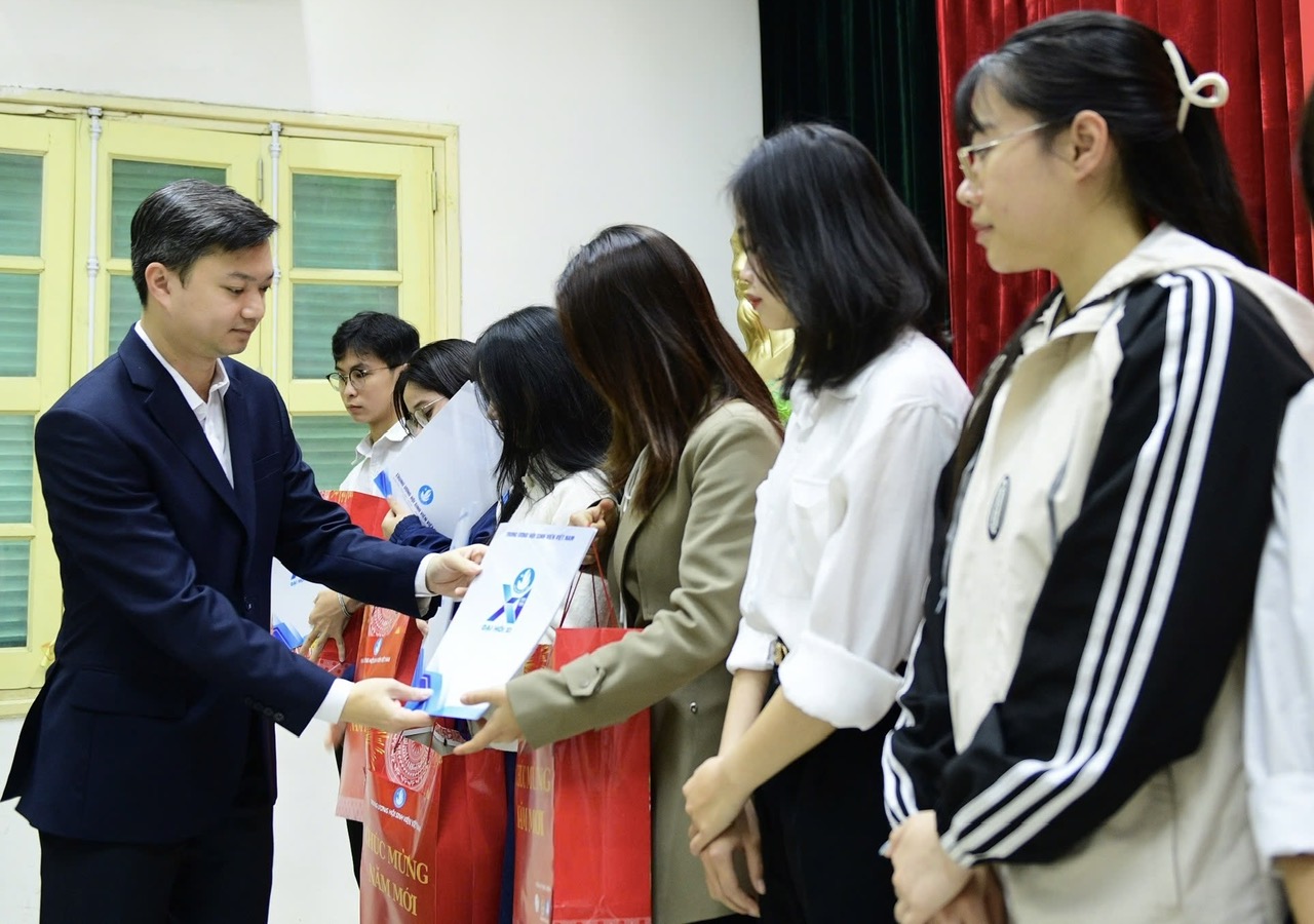 Anh Nguyễn Minh Triết gặp mặt, ch&uacute;c tết c&aacute;n bộ Hội Sinh vi&ecirc;n Việt Nam- Ảnh 2.