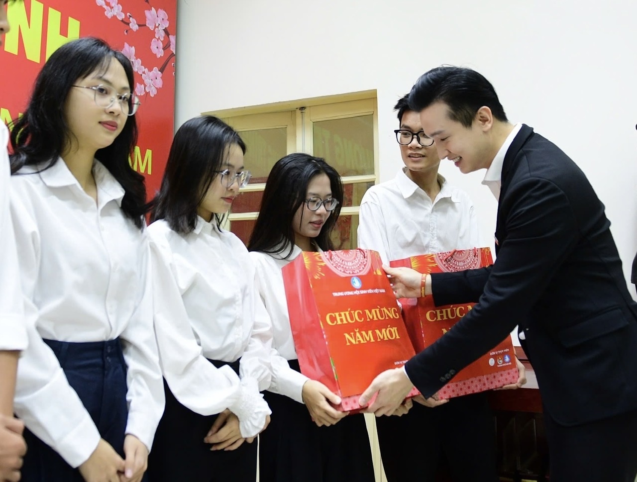 Anh Nguyễn Minh Triết gặp mặt, ch&uacute;c tết c&aacute;n bộ Hội Sinh vi&ecirc;n Việt Nam- Ảnh 4.