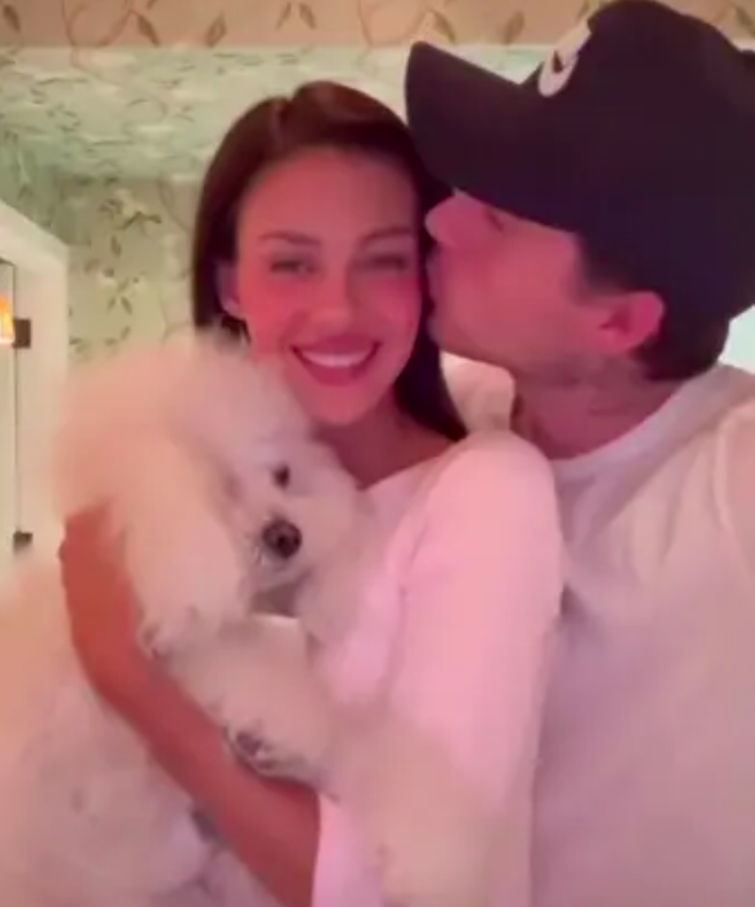 Gia đình Beckham lần đầu xuất hiện sau bài đăng gây sốc của Brooklyn Beckham   - Ảnh 3.