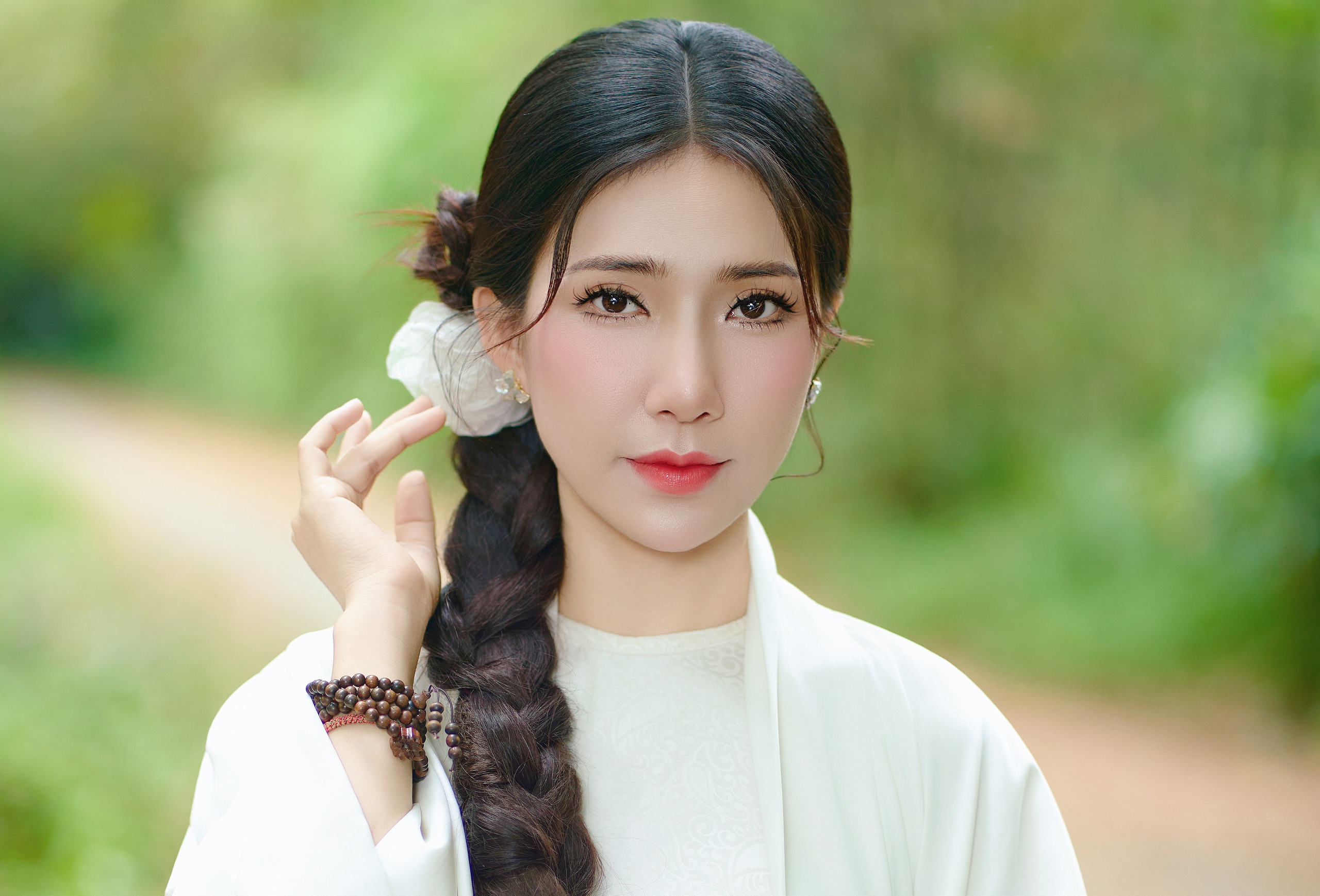 Chọn tu tập sau biến cố, cuộc sống Hoàng Y Nhung giờ ra sao? - Ảnh 1.