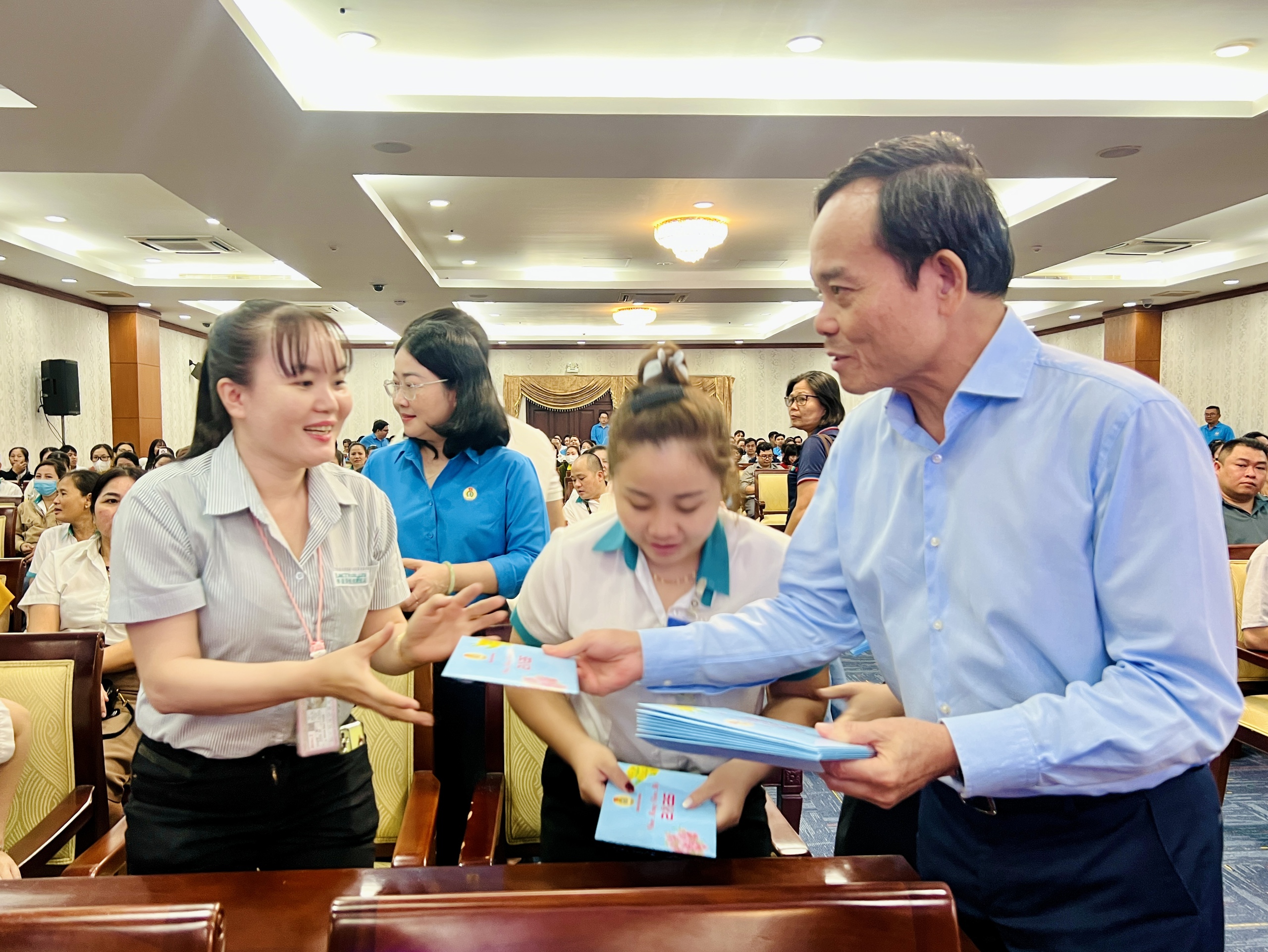 350.000 công nhân lao động được chuyển khoản 1 triệu đồng tối nay - Ảnh 3.