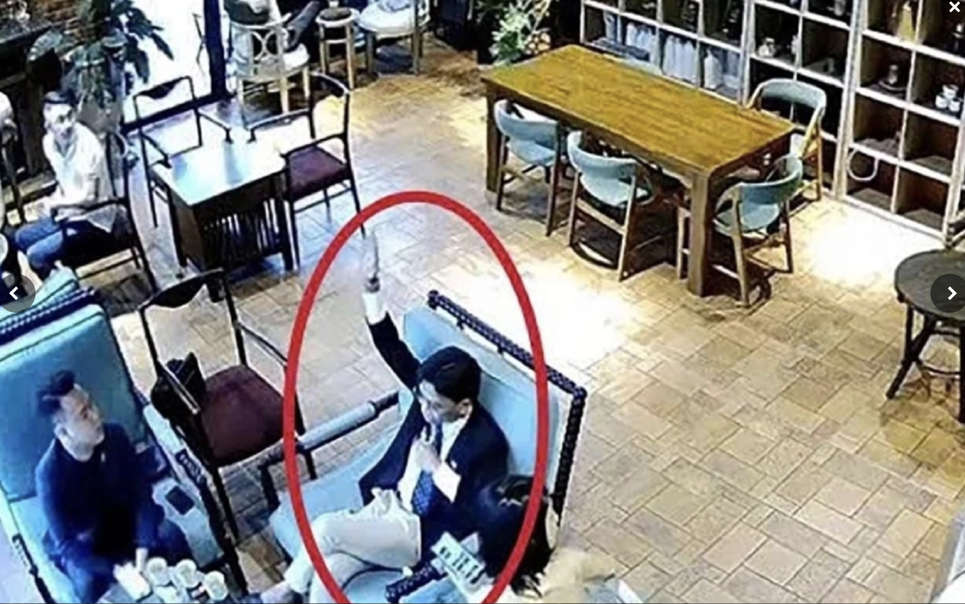 'Tổng tài' bị xét xử vì 'giơ tay ra lệnh' đánh chủ quán cà phê - Ảnh 2.