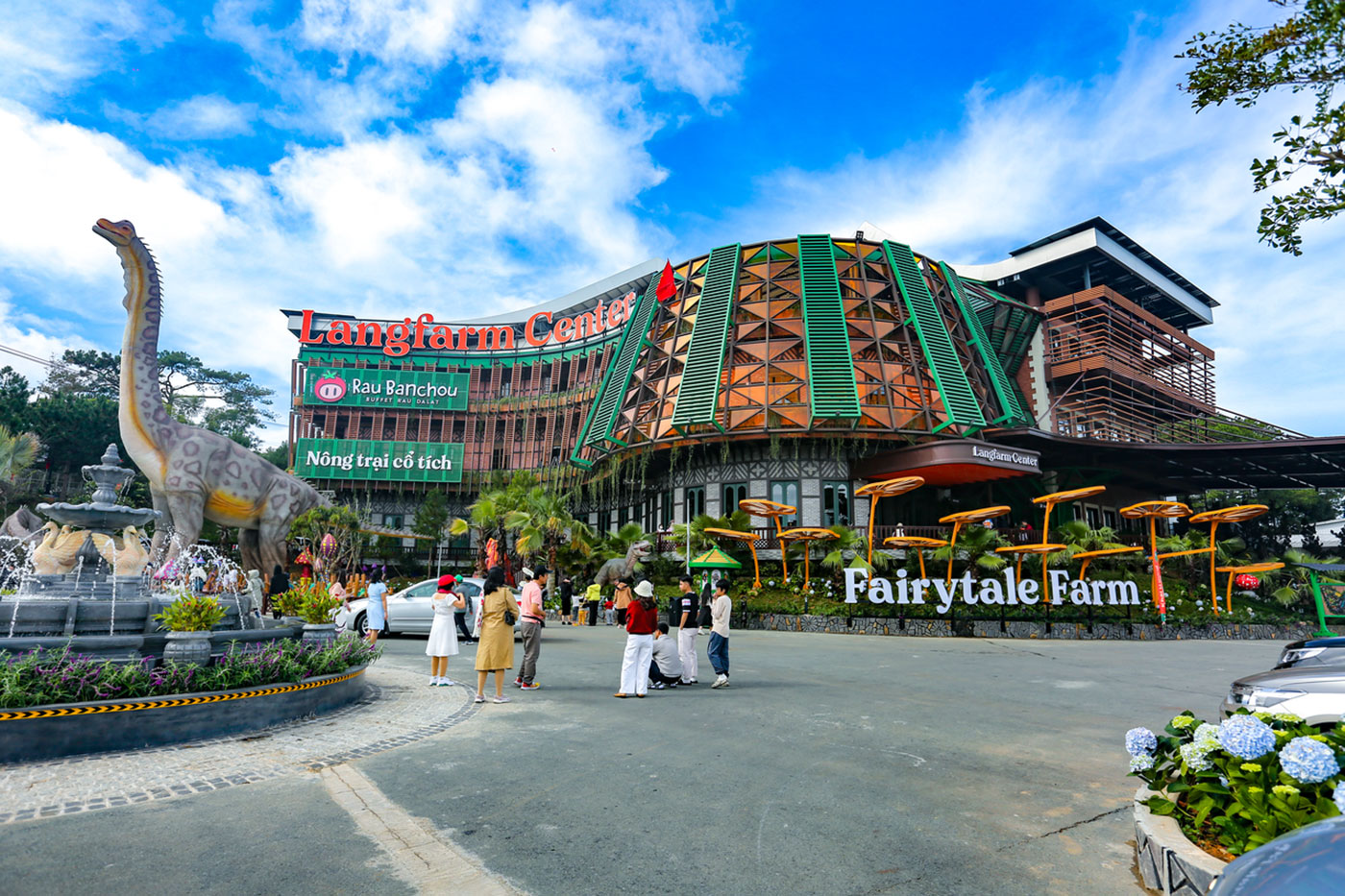 Điểm hẹn mùa xuân giữa lòng phố núi- Ảnh 1.