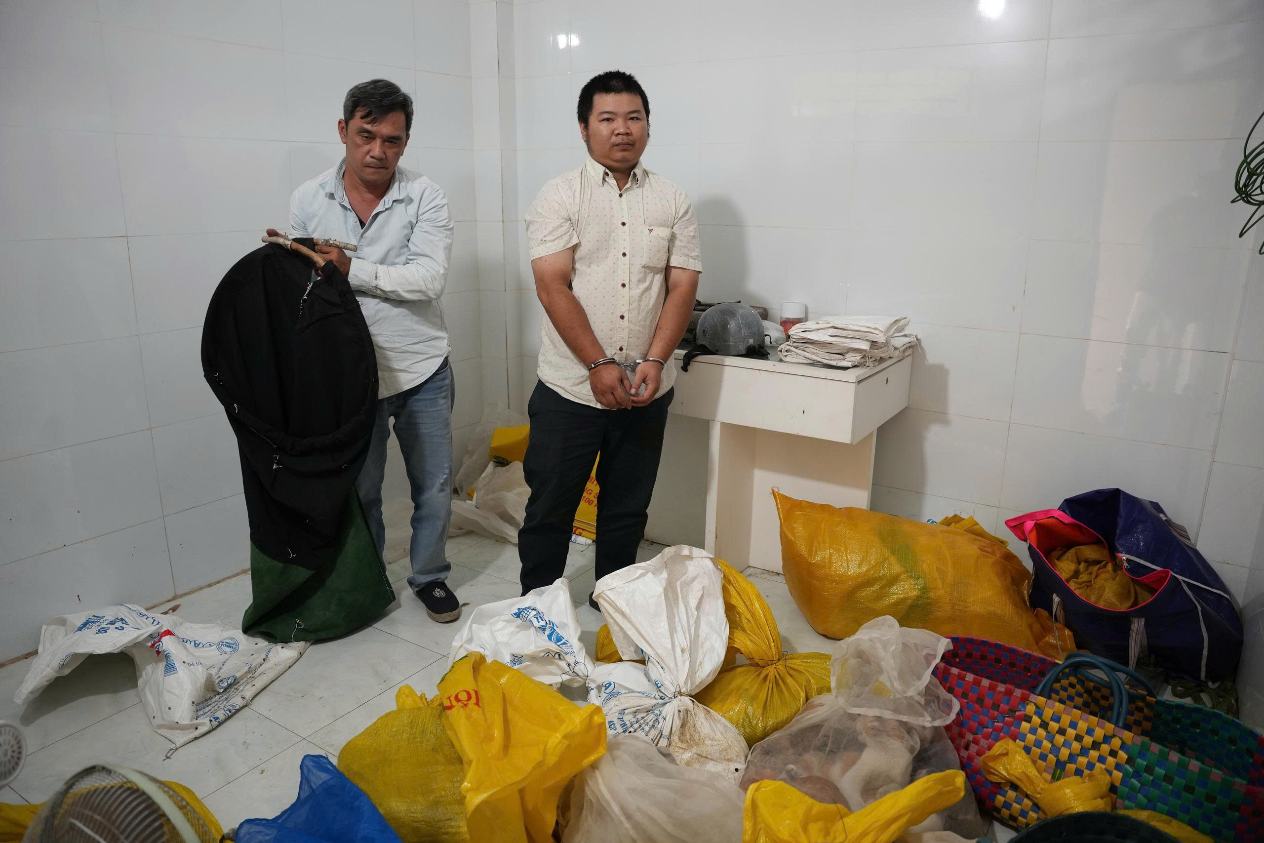 Công an TP.HCM bắt nhóm trộm chó, mèo số lượng lớn- Ảnh 1. Công an TP.HCM bắt nhóm trộm chó, mèo số lượng lớn- Ảnh 1.