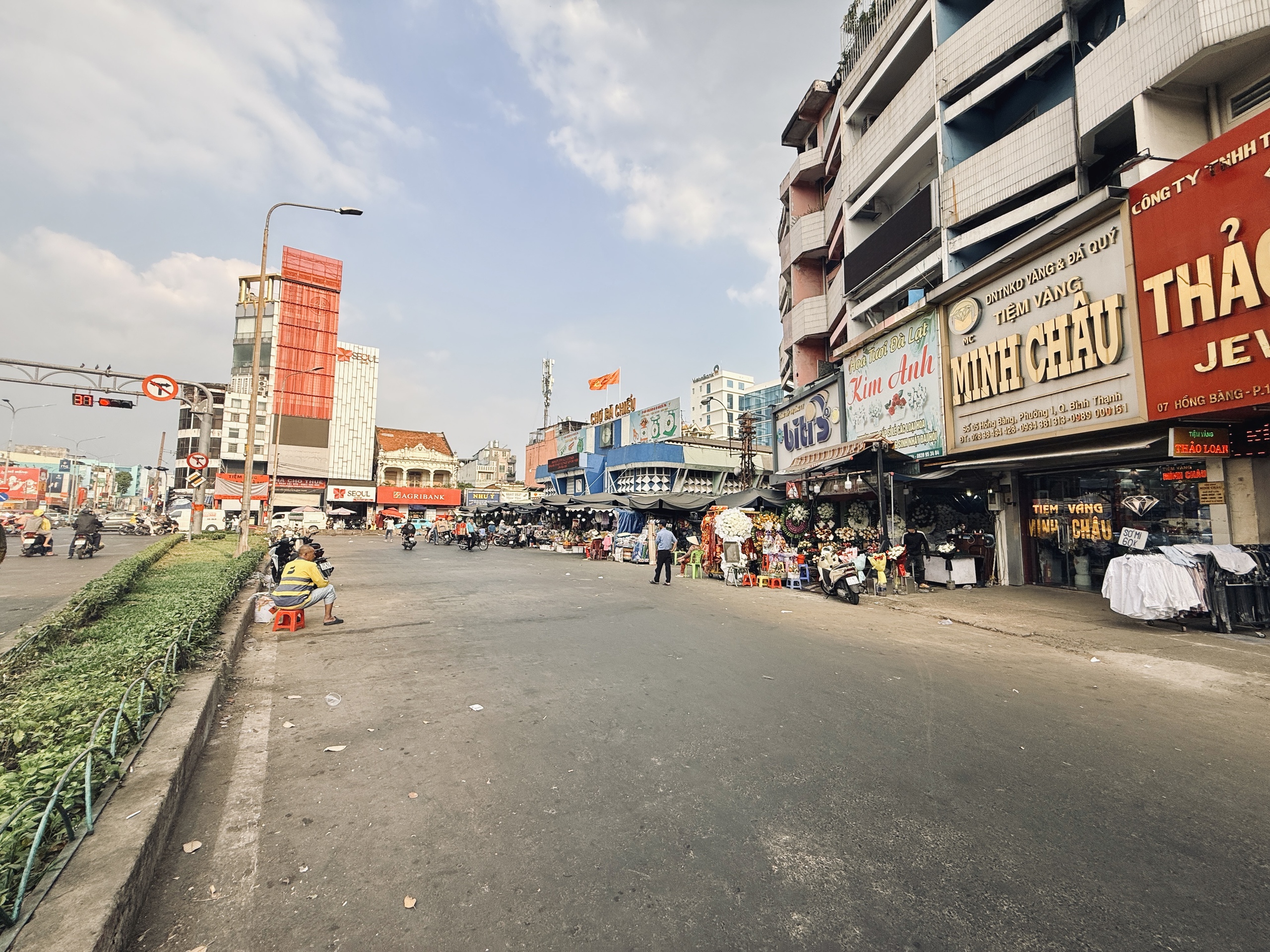 Nhiều tuyến phố TP . HCM thông thoáng trở lại nhờ xử lý lấn chiếm vỉa hè - Ảnh 1. Nhiều tuyến phố TP . HCM thông thoáng trở lại nhờ xử lý lấn chiếm vỉa hè - Ảnh 1.