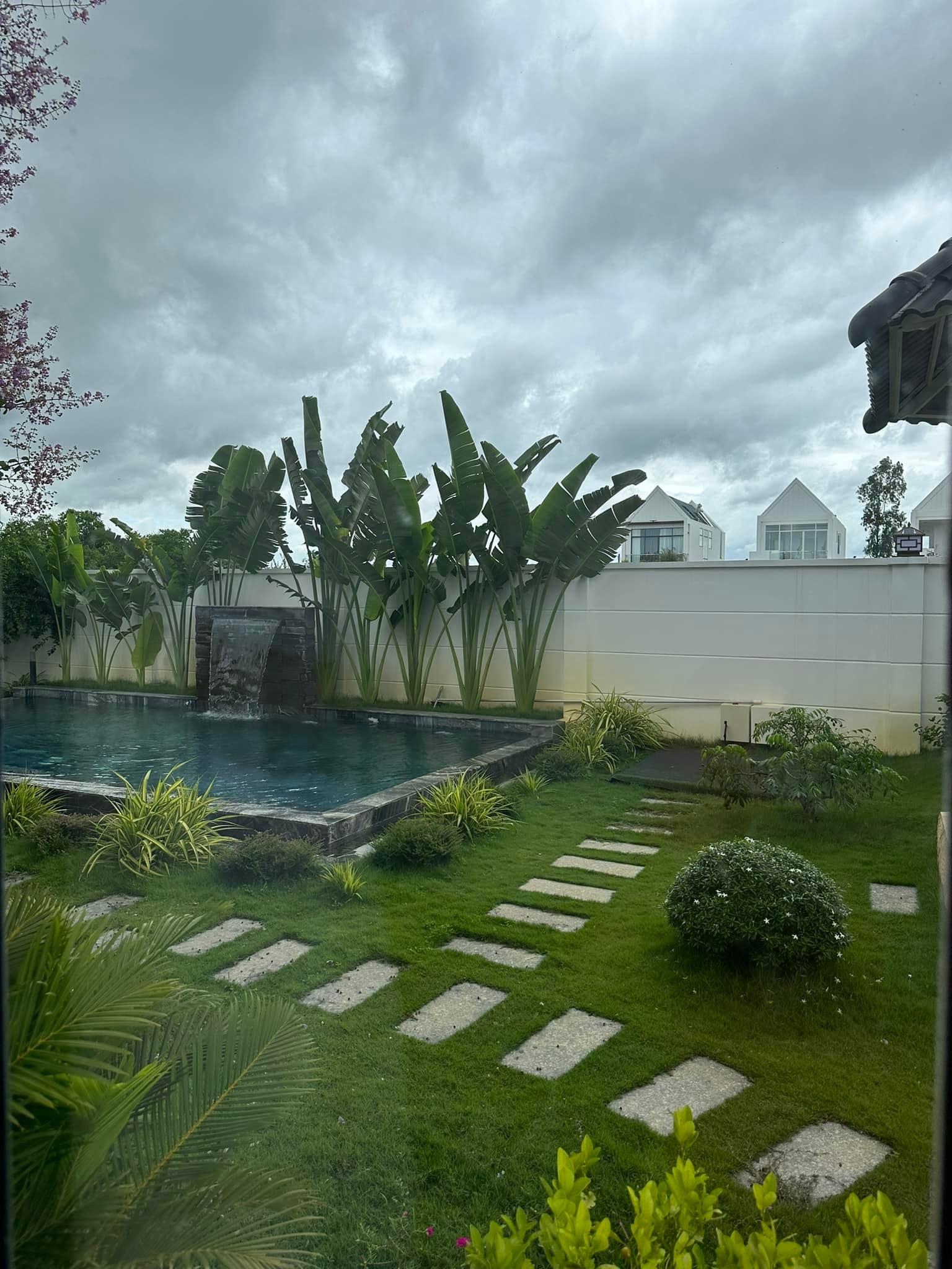 Tiết Cương ghé thăm biệt thự ngoại ô của Lê Giang - Ảnh 4.