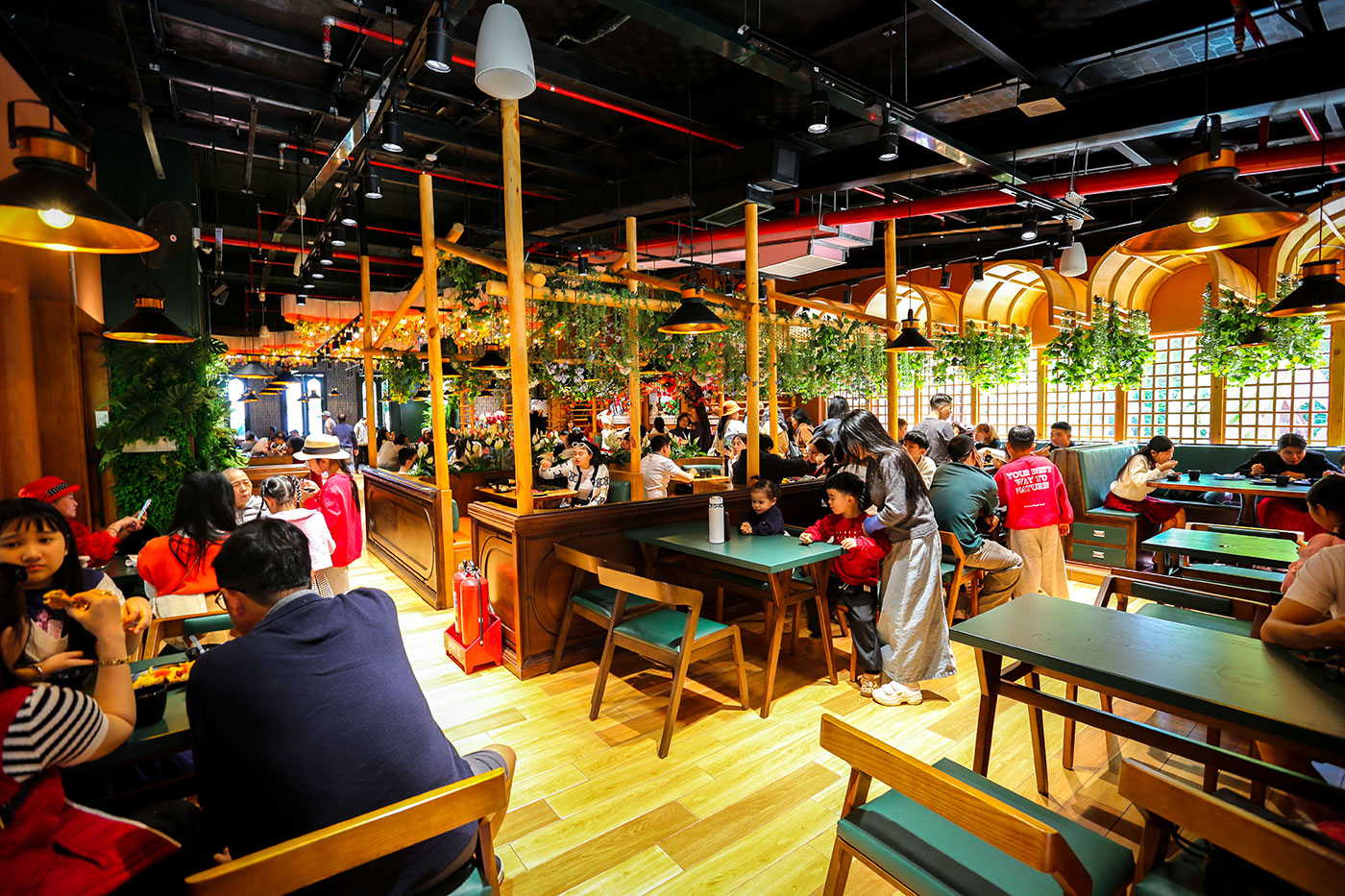 Điểm hẹn mùa xuân giữa lòng phố núi- Ảnh 4.