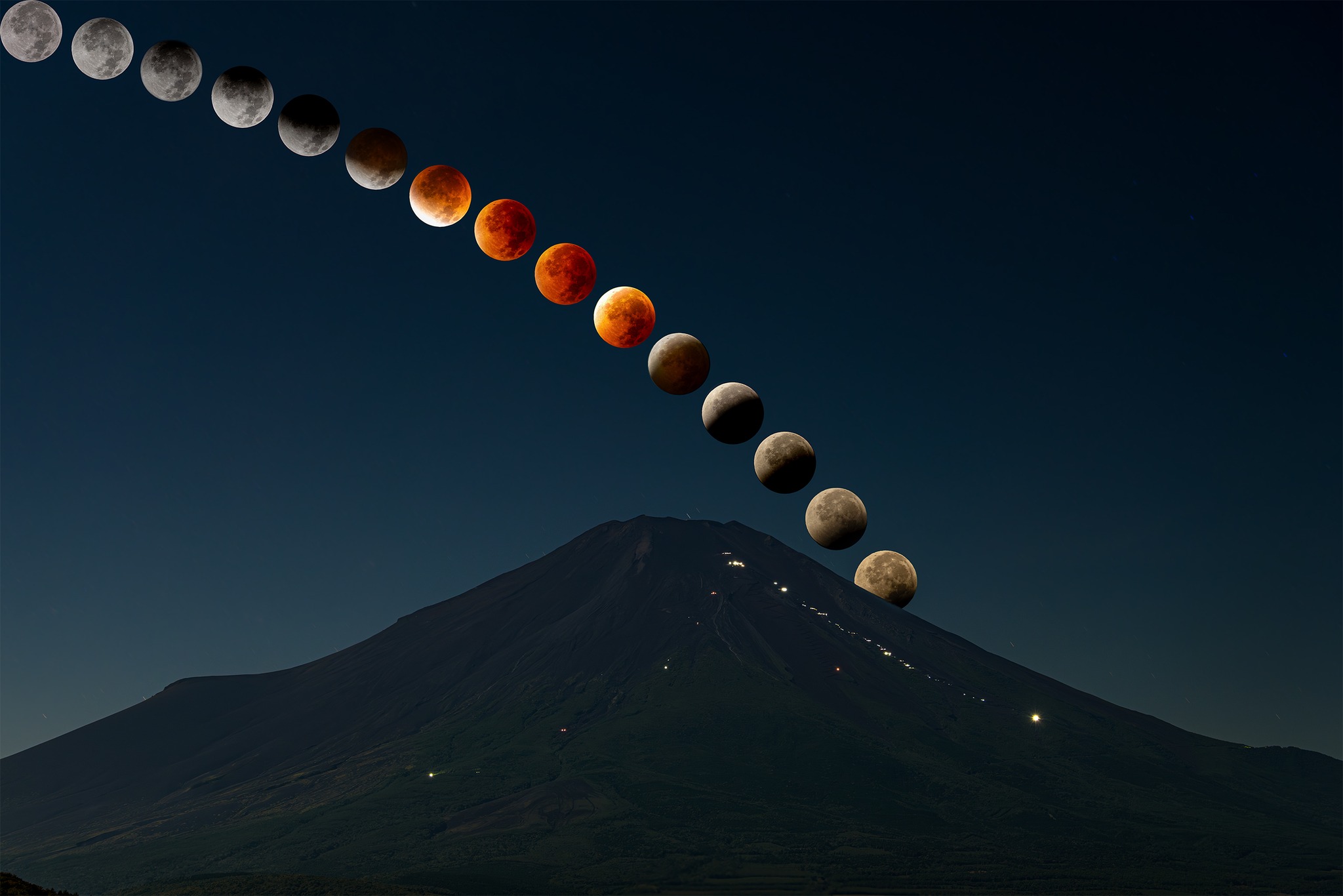 Hiếm gặp: Nguyệt thực to&agrave;n phần xuất hiện đầu năm B&iacute;nh Ngọ, người Việt thấy trăng m&aacute;u - Ảnh 2.