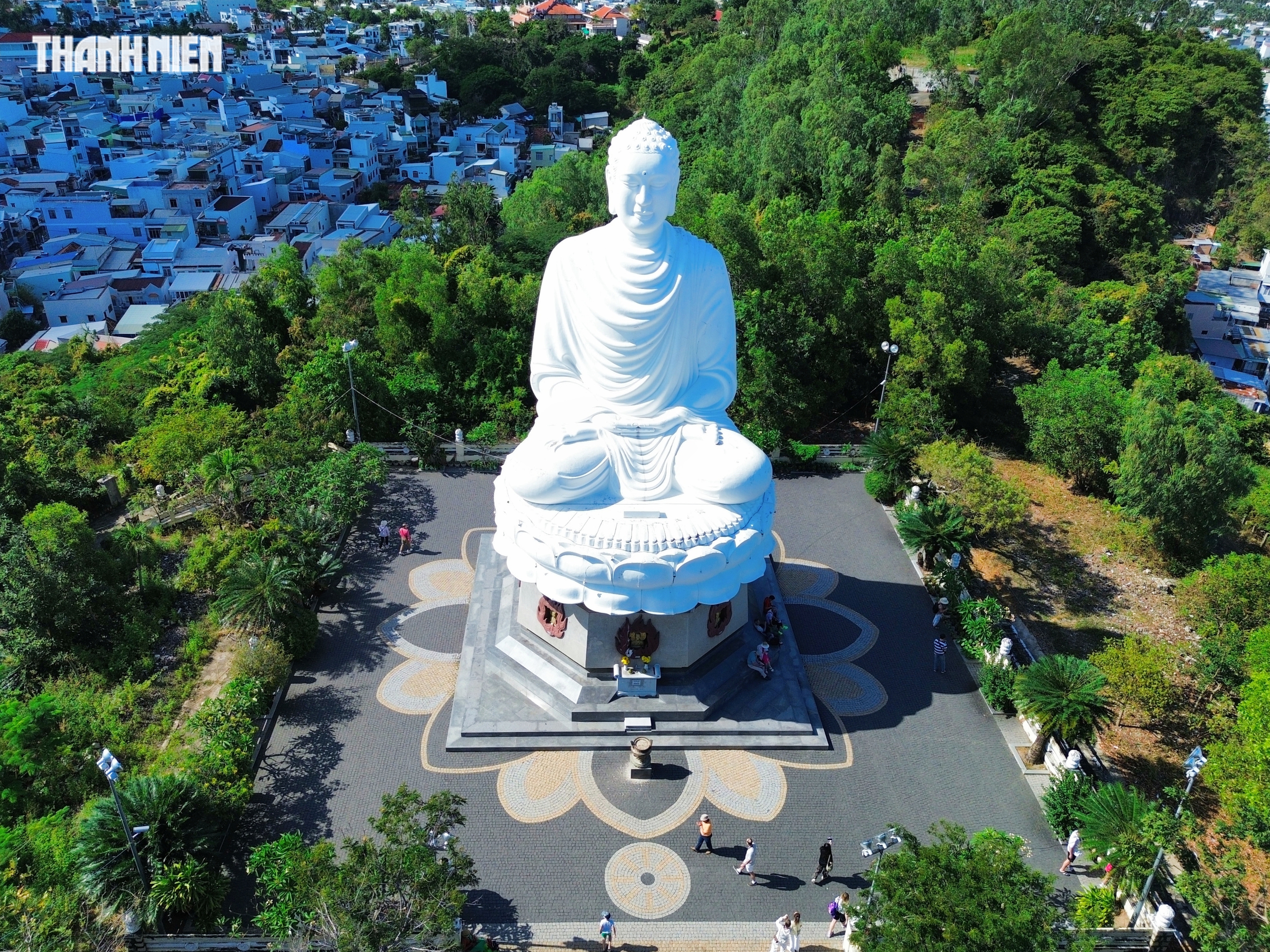 Chùa Long Sơn: Biểu tượng tâm linh trăm năm giữa lòng phố biển Nha Trang- Ảnh 1.