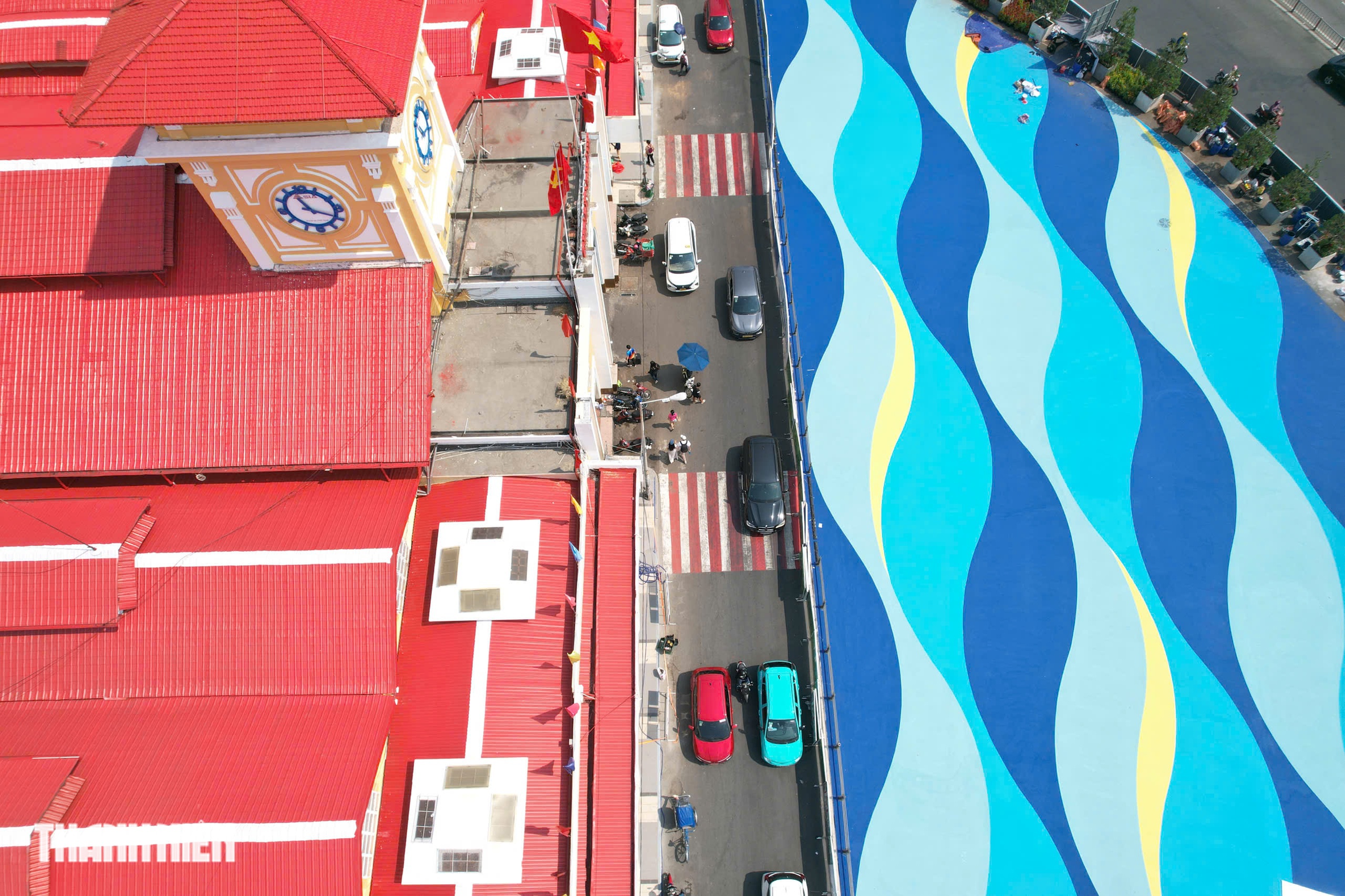 H&igrave;nh ảnh khu vực chợ Bến Th&agrave;nh kh&aacute;c lạ sau khi được sơn mới - Ảnh 6.