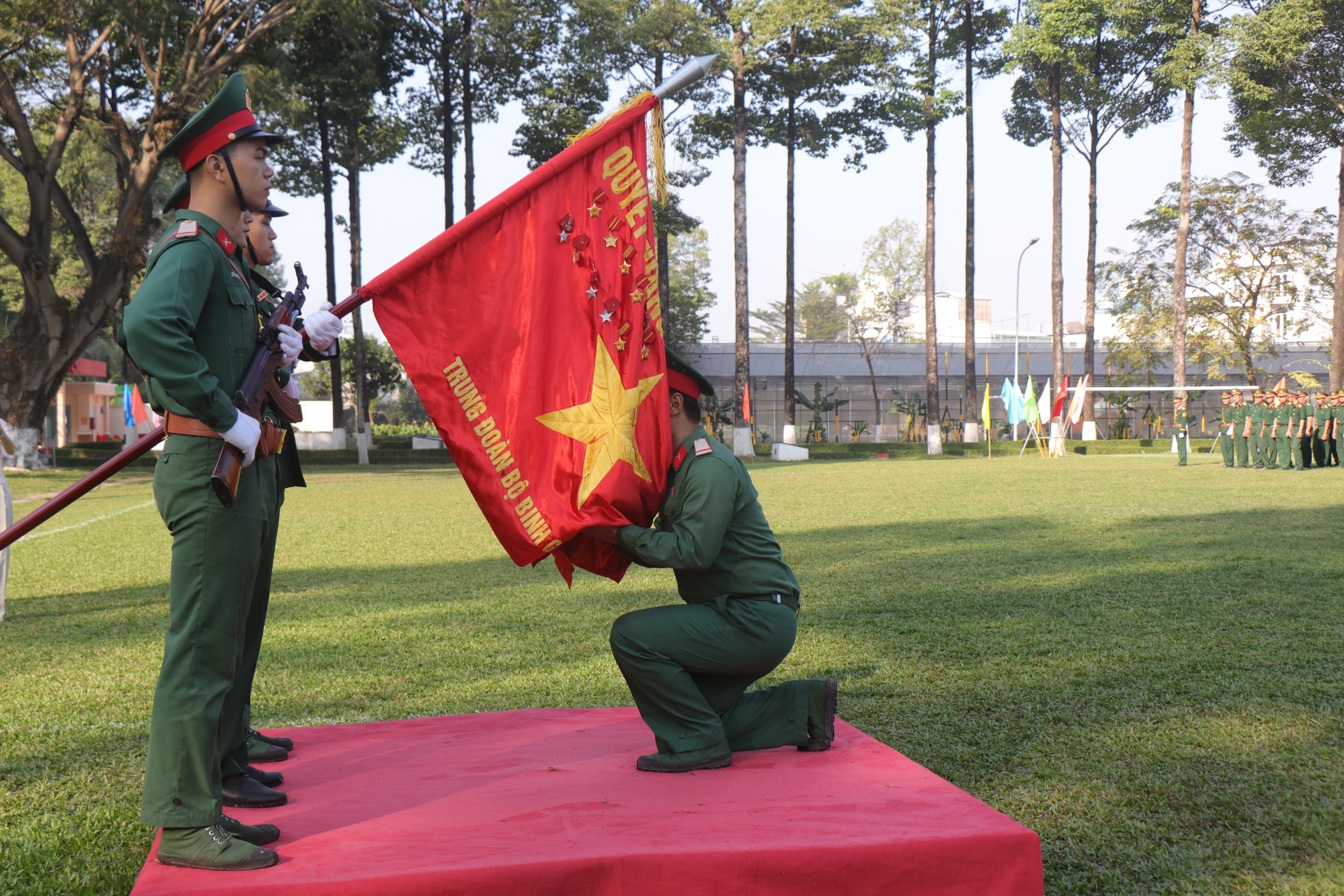 TP.HCM tiễn 1.249 quân nhân xuất ngũ, mỗi chiến sĩ nhận hơn 35 triệu đồng hỗ trợ- Ảnh 2. TP.HCM tiễn 1.249 quân nhân xuất ngũ, mỗi chiến sĩ nhận hơn 35 triệu đồng hỗ trợ- Ảnh 2.