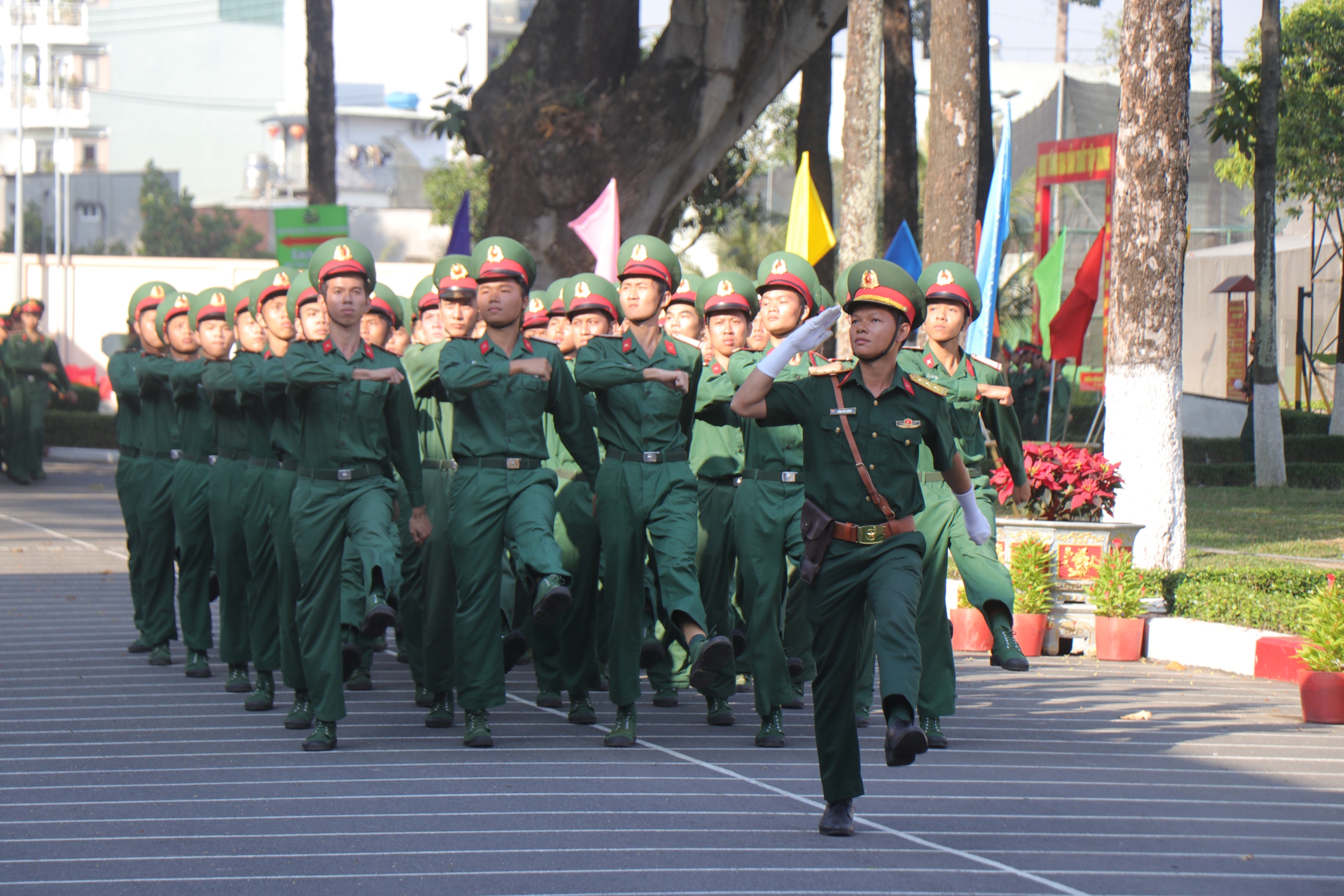 TP.HCM tiễn 1.249 quân nhân xuất ngũ, mỗi chiến sĩ nhận hơn 35 triệu đồng hỗ trợ- Ảnh 3. TP.HCM tiễn 1.249 quân nhân xuất ngũ, mỗi chiến sĩ nhận hơn 35 triệu đồng hỗ trợ- Ảnh 3.
