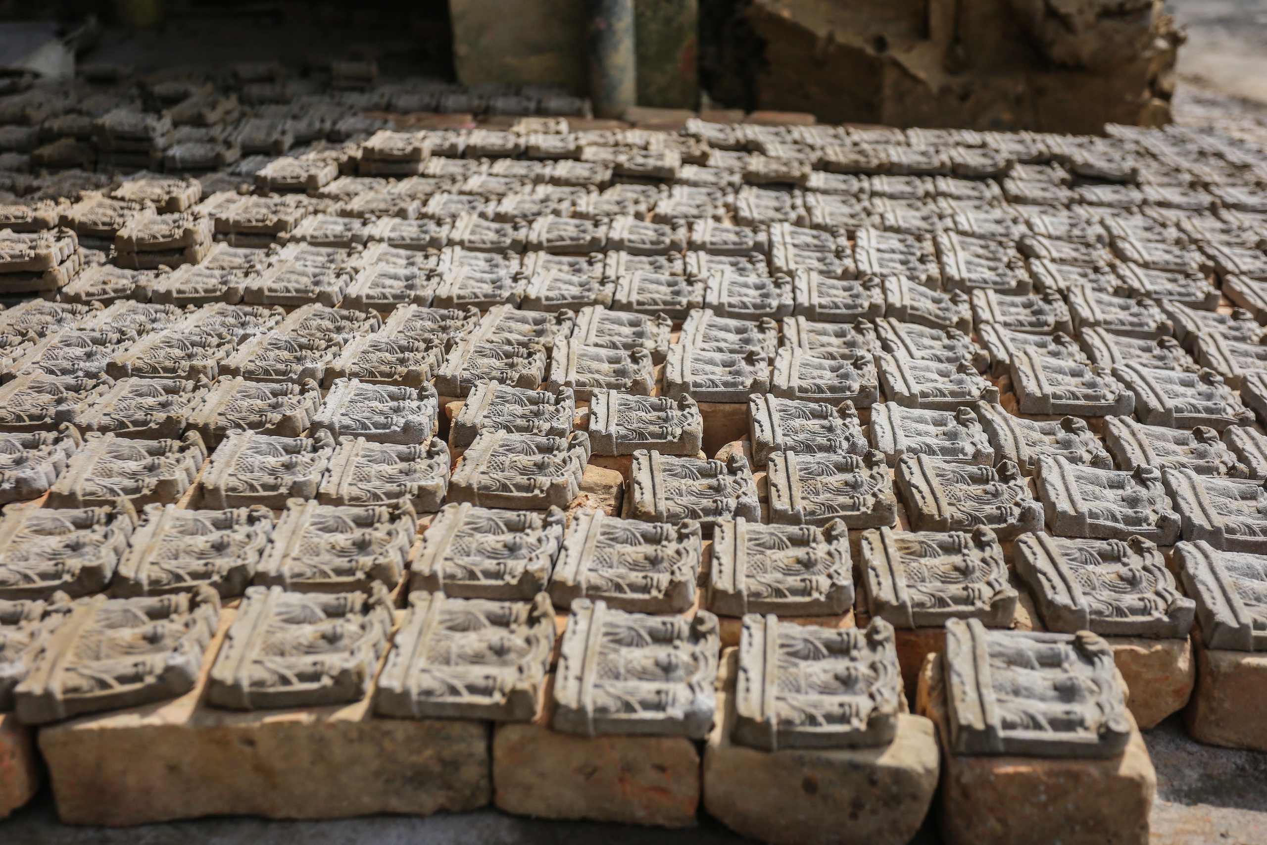 Nặn tượng ông Táo: Nghề truyền thống còn lại giữa nhịp sống hiện đại tại Địa Linh - Ảnh 5.