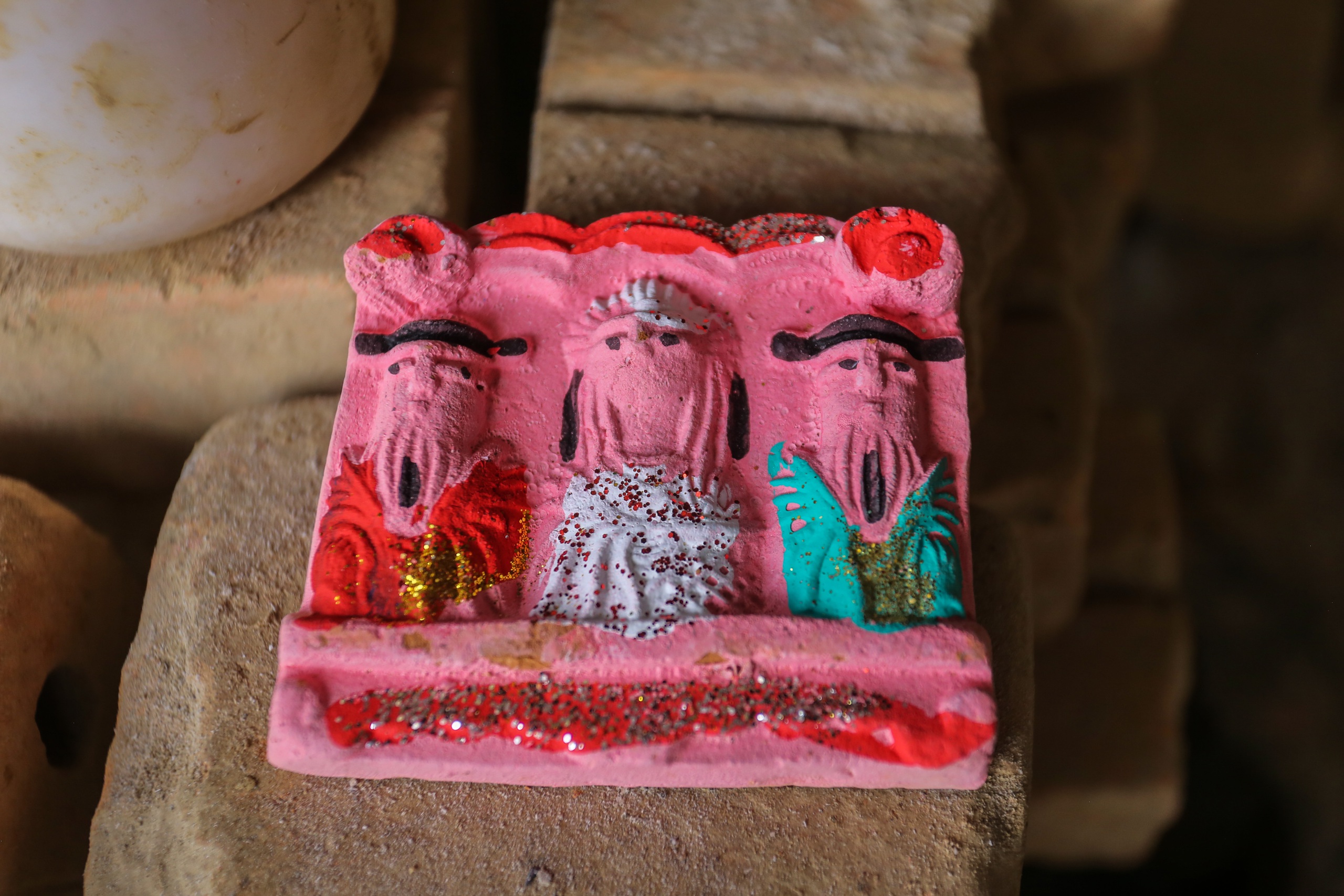 Nặn tượng ông Táo: Nghề truyền thống còn lại giữa nhịp sống hiện đại tại Địa Linh - Ảnh 10.