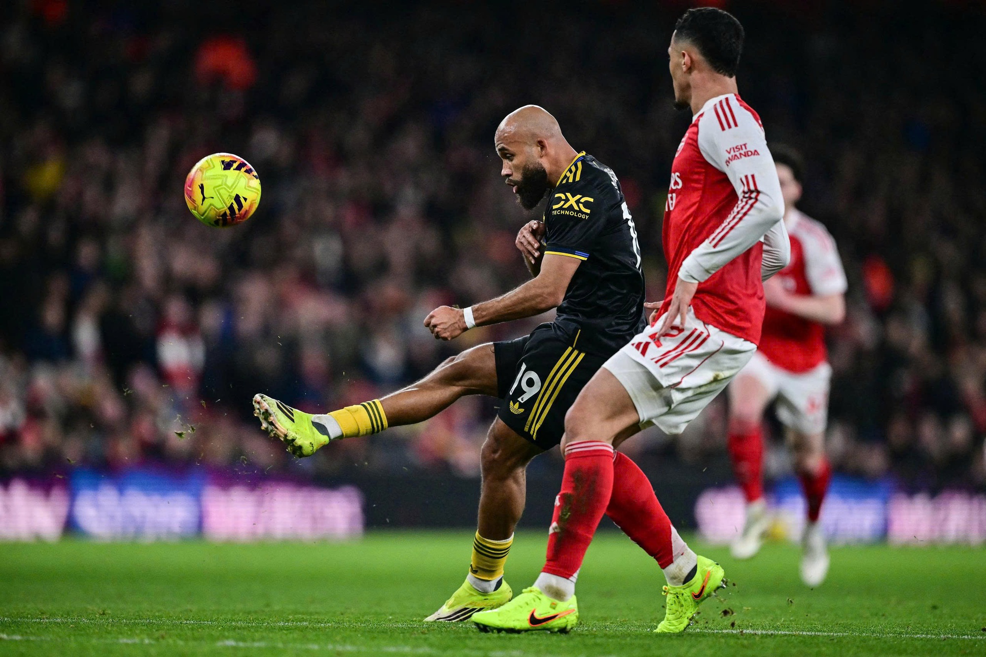 M.U làm sống lại cuộc đua vô địch- Ảnh 1. M.U làm sống lại cuộc đua vô địch- Ảnh 1.