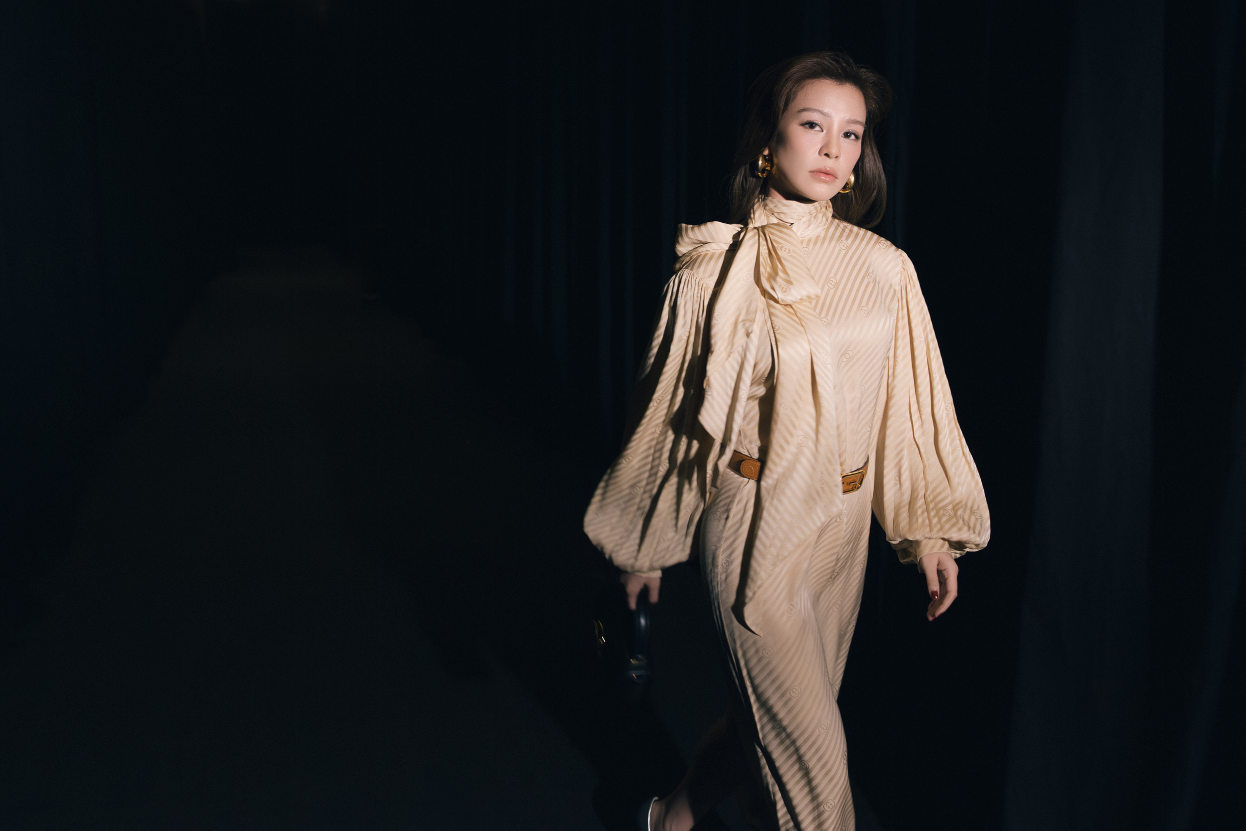 Ninh Dương Lan Ngọc kín đáo, đọ sắc với Thúy Ngân và Hồ Ngọc Hà - Ảnh 6.